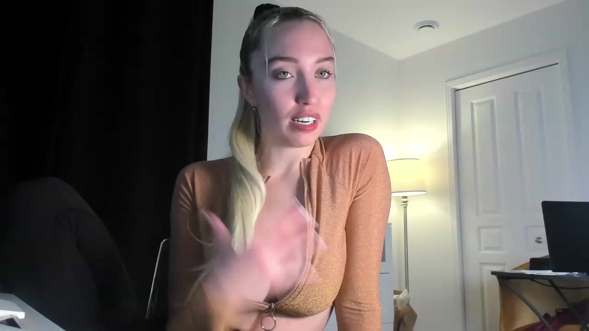 Gallery image thumbnail from JaneLucier's myfreecams stream on, 01/04/2023, 24:26 image 14 of 20
