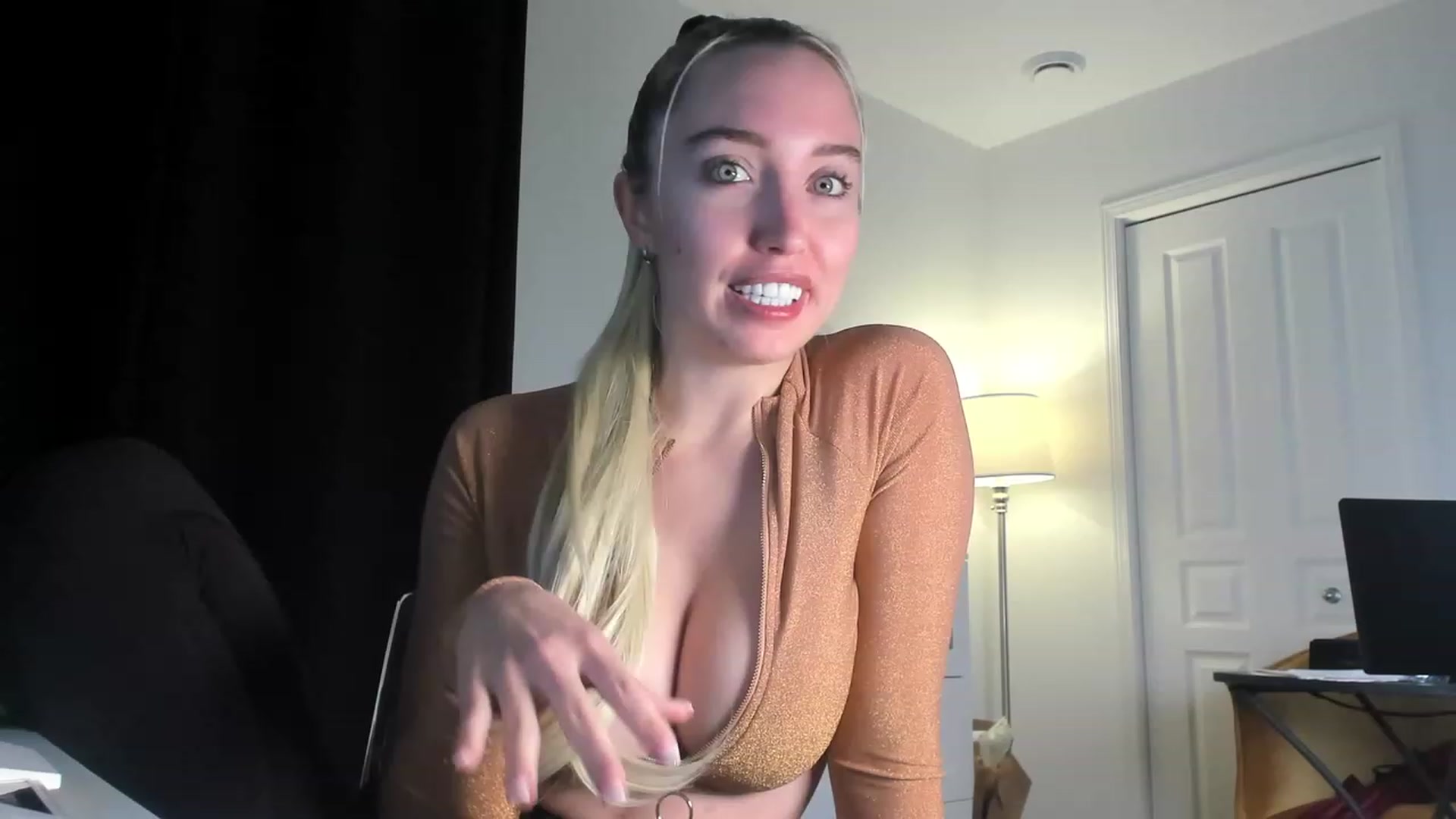 Gallery image thumbnail from JaneLucier's myfreecams stream on, 01/04/2023, 24:26 image 20 of 20