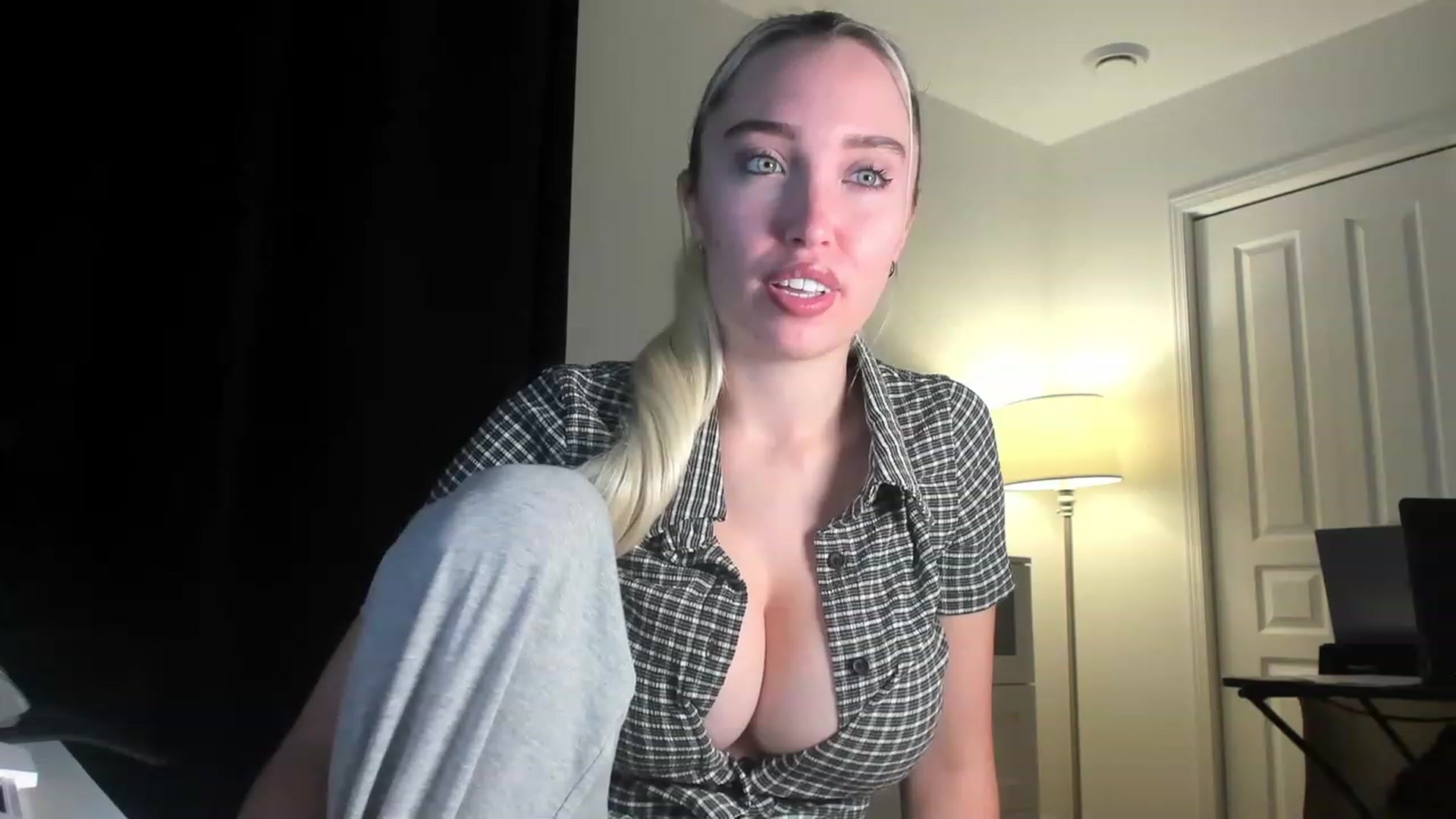 Gallery image thumbnail from JaneLucier's myfreecams stream on, 01/04/2023, 16:33 image 20 of 20
