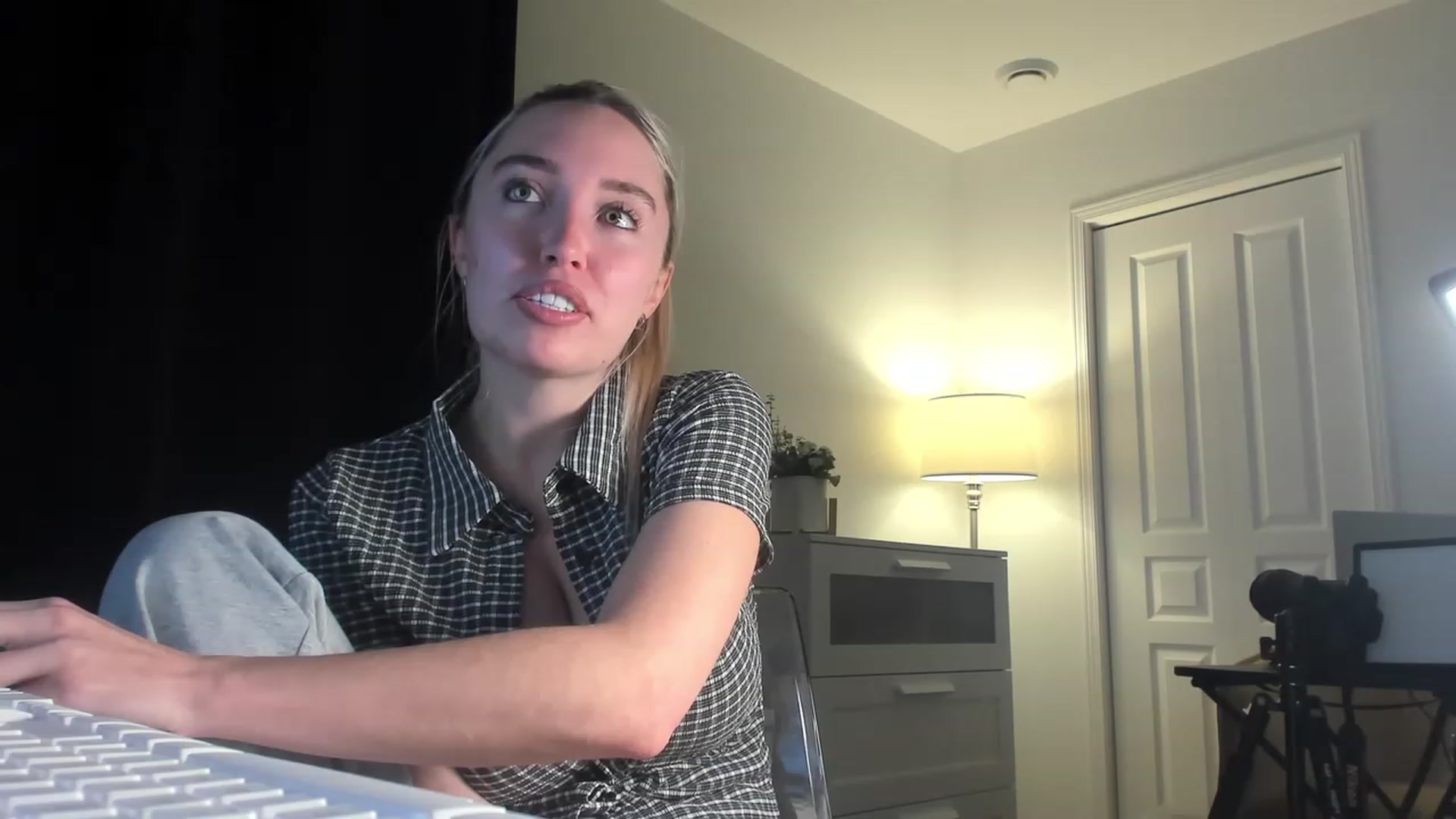 Gallery image thumbnail from JaneLucier's myfreecams stream on, 01/05/2023, 24:16 image 17 of 20