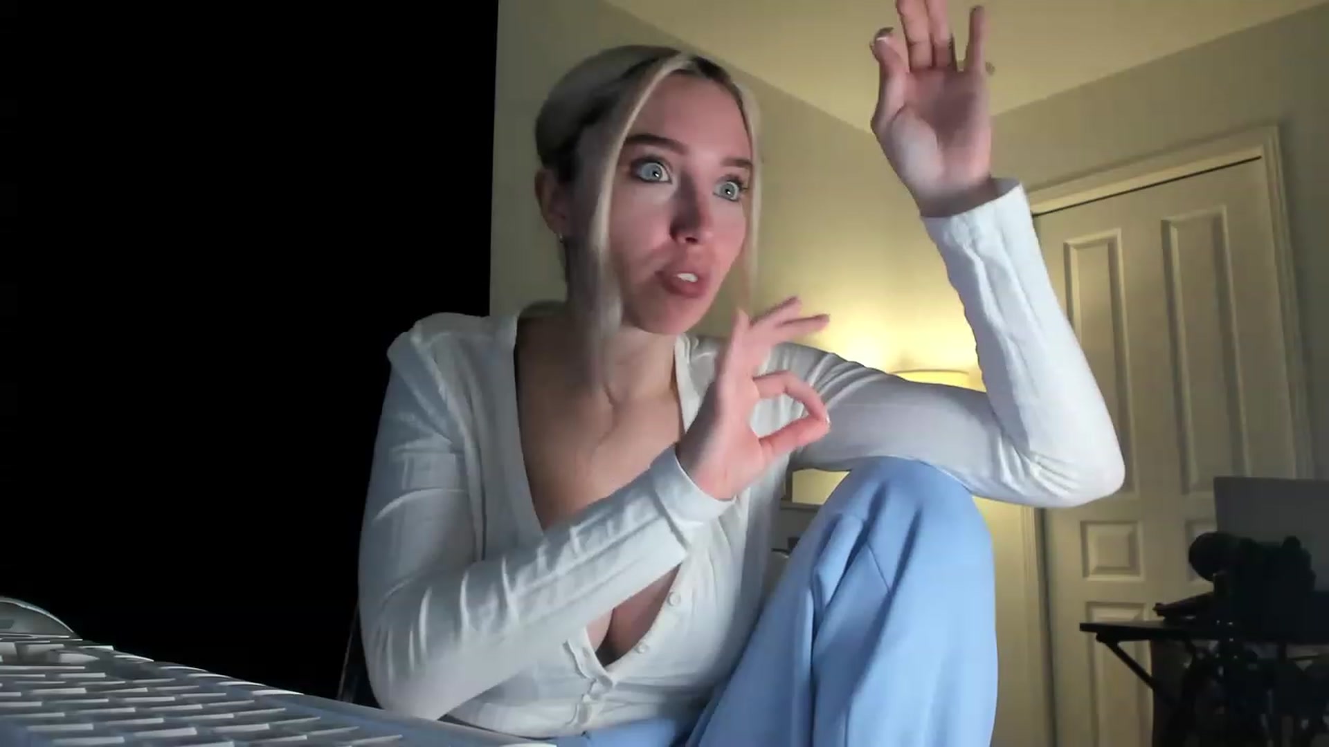 Gallery image thumbnail from JaneLucier's myfreecams stream on, 01/06/2023, 17:29 image 10 of 20