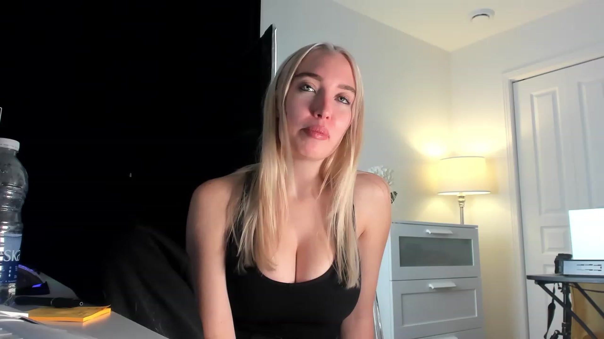 Gallery image thumbnail from JaneLucier's myfreecams stream on, 01/09/2023, 23:41 image 18 of 20