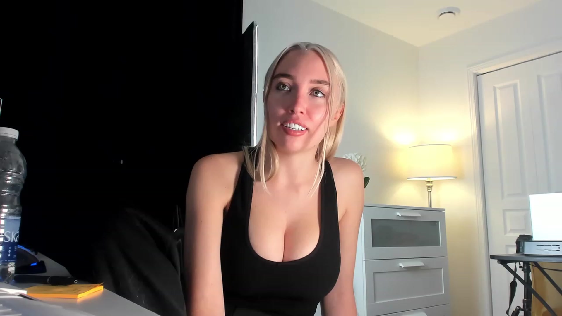 Gallery image thumbnail from JaneLucier's myfreecams stream on, 01/09/2023, 23:41 image 17 of 20