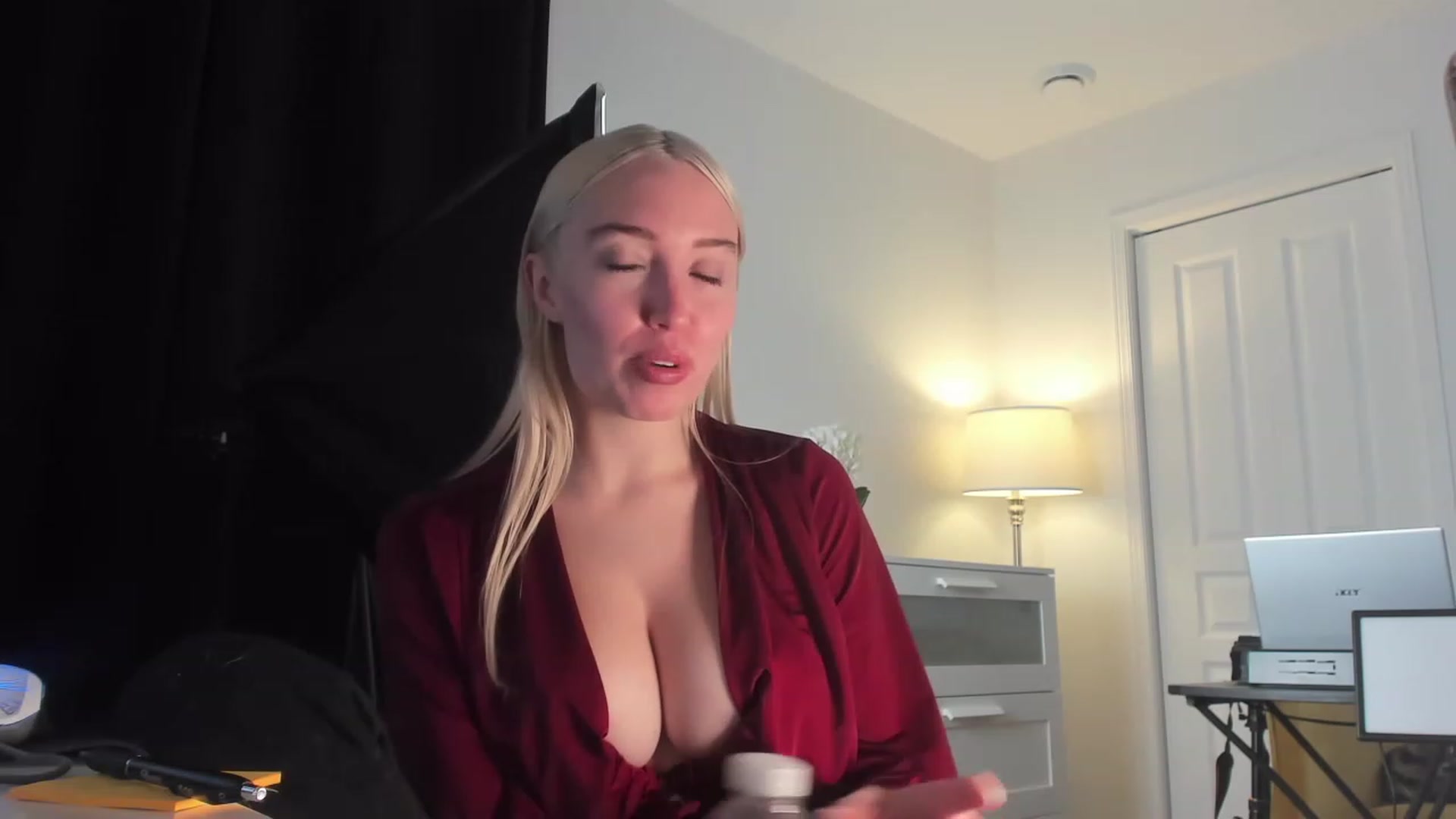 Gallery image thumbnail from JaneLucier's myfreecams stream on, 01/11/2023, 24:03 image 12 of 20