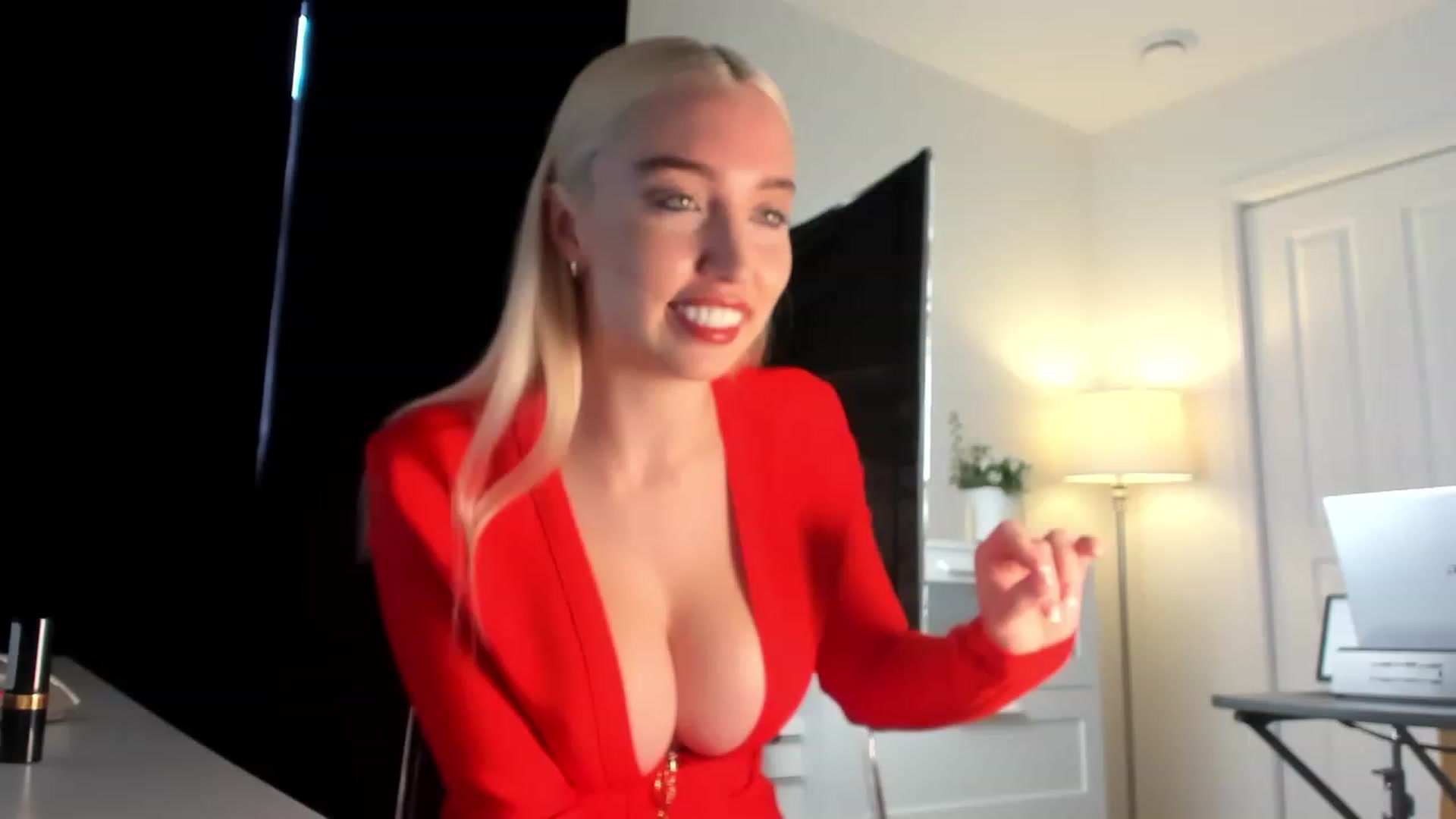 Gallery image thumbnail from JaneLucier's myfreecams stream on, 01/13/2023, 18:05 image 16 of 20