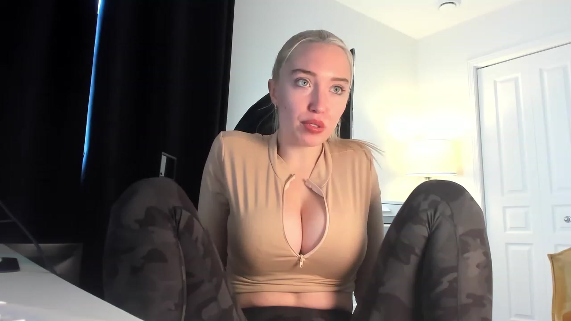 Gallery image thumbnail from JaneLucier's myfreecams stream on, 01/15/2023, 17:49 image 18 of 20