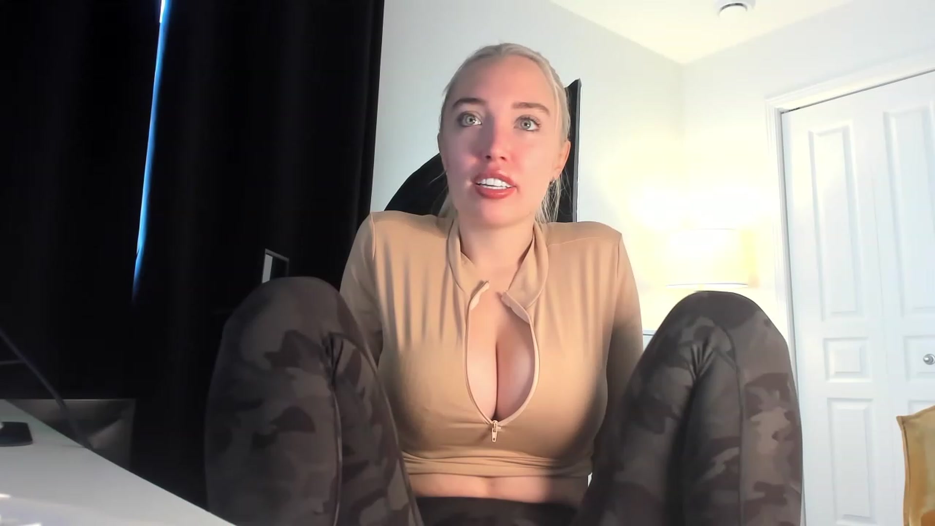 Gallery image thumbnail from JaneLucier's myfreecams stream on, 01/15/2023, 17:49 image 17 of 20