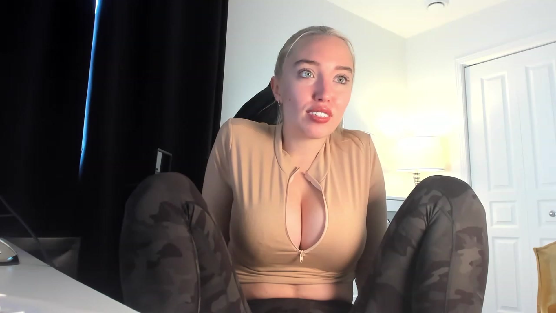 Gallery image thumbnail from JaneLucier's myfreecams stream on, 01/15/2023, 17:49 image 16 of 20