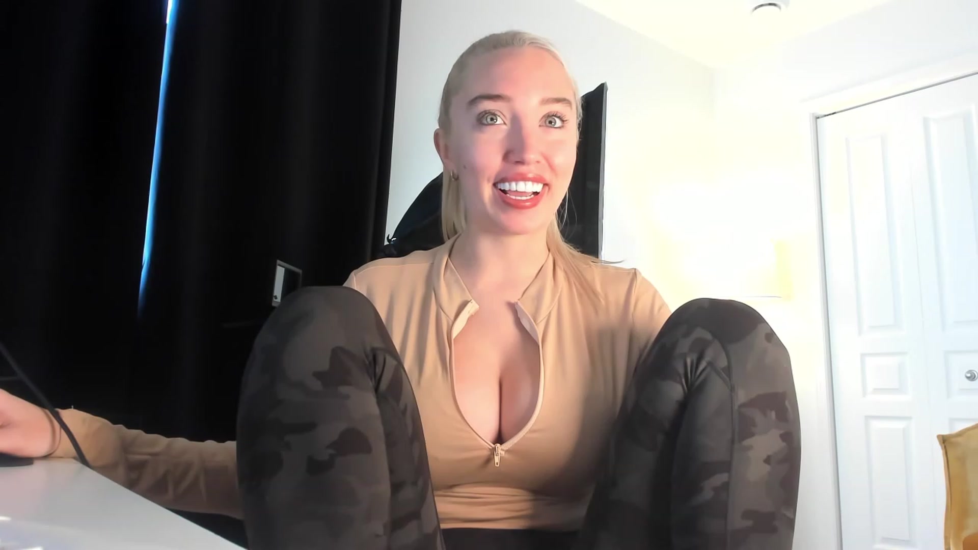 Gallery image thumbnail from JaneLucier's myfreecams stream on, 01/15/2023, 17:49 image 2 of 20