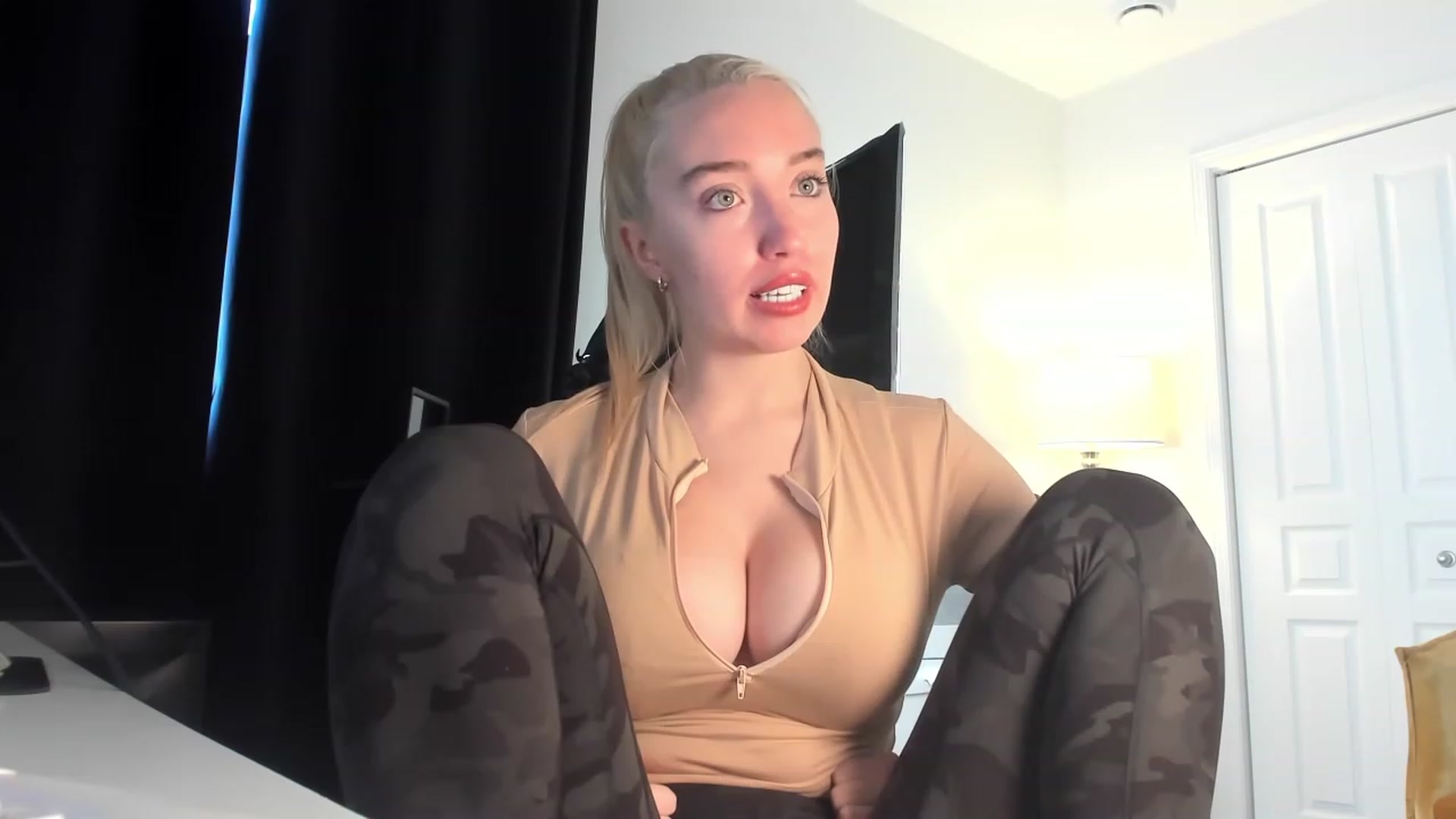 Gallery image thumbnail from JaneLucier's myfreecams stream on, 01/15/2023, 17:49 image 4 of 20