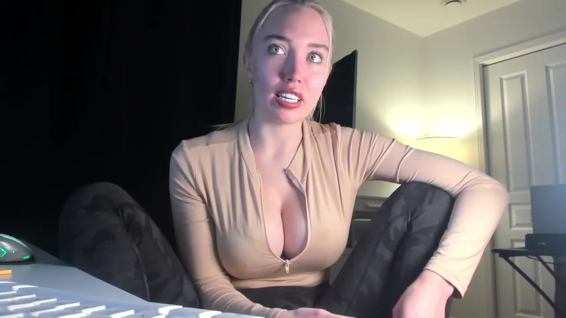 Gallery image thumbnail from JaneLucier's myfreecams stream on, 01/15/2023, 23:56 image 11 of 20