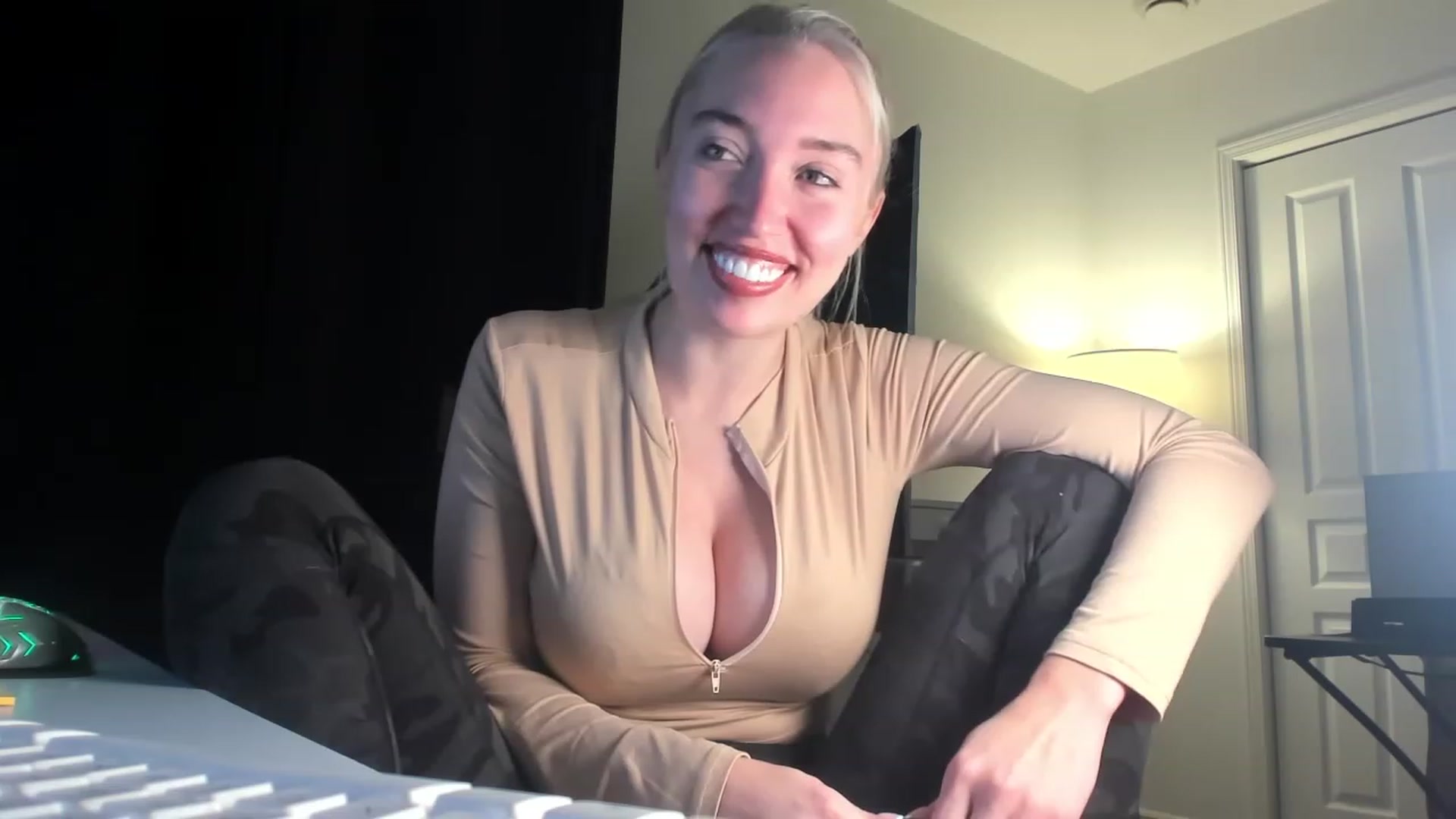 Gallery image thumbnail from JaneLucier's myfreecams stream on, 01/15/2023, 23:56 image 20 of 20