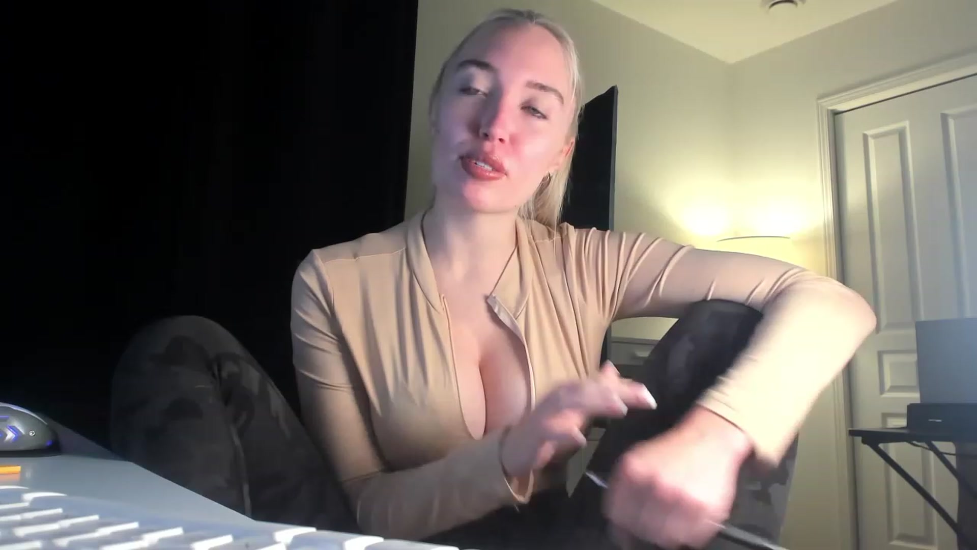 Gallery image thumbnail from JaneLucier's myfreecams stream on, 01/15/2023, 23:56 image 14 of 20