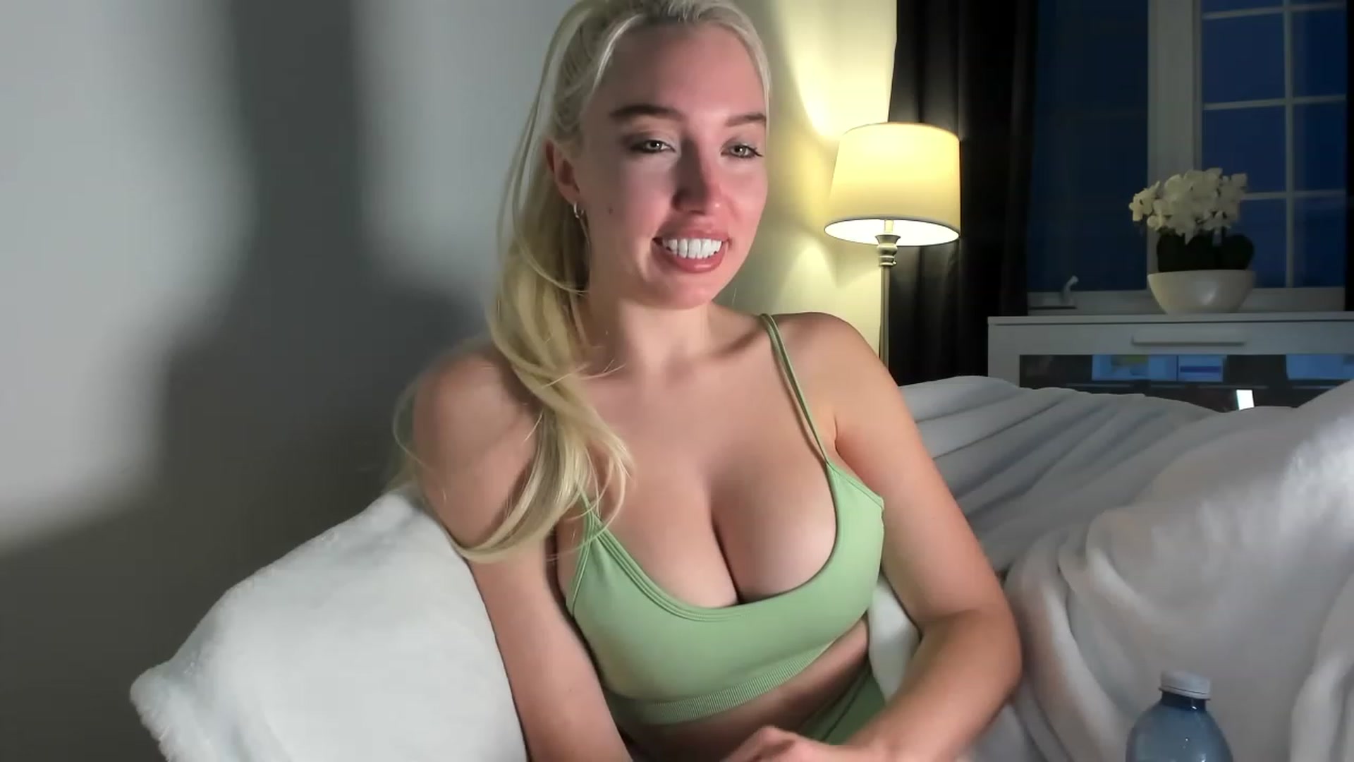 Gallery image thumbnail from JaneLucier's myfreecams stream on, 01/20/2023, 22:58 image 8 of 20