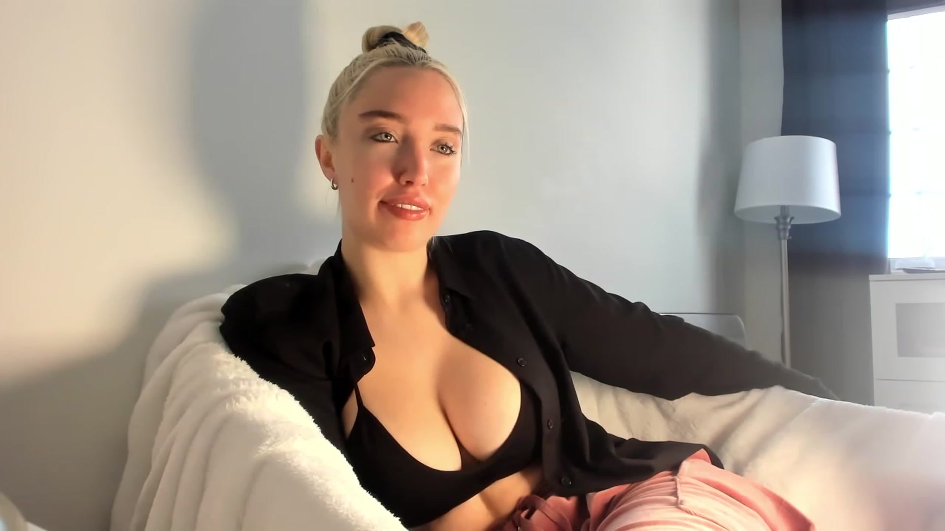 Gallery image thumbnail from JaneLucier's myfreecams stream on, 01/27/2023, 18:03 image 18 of 20