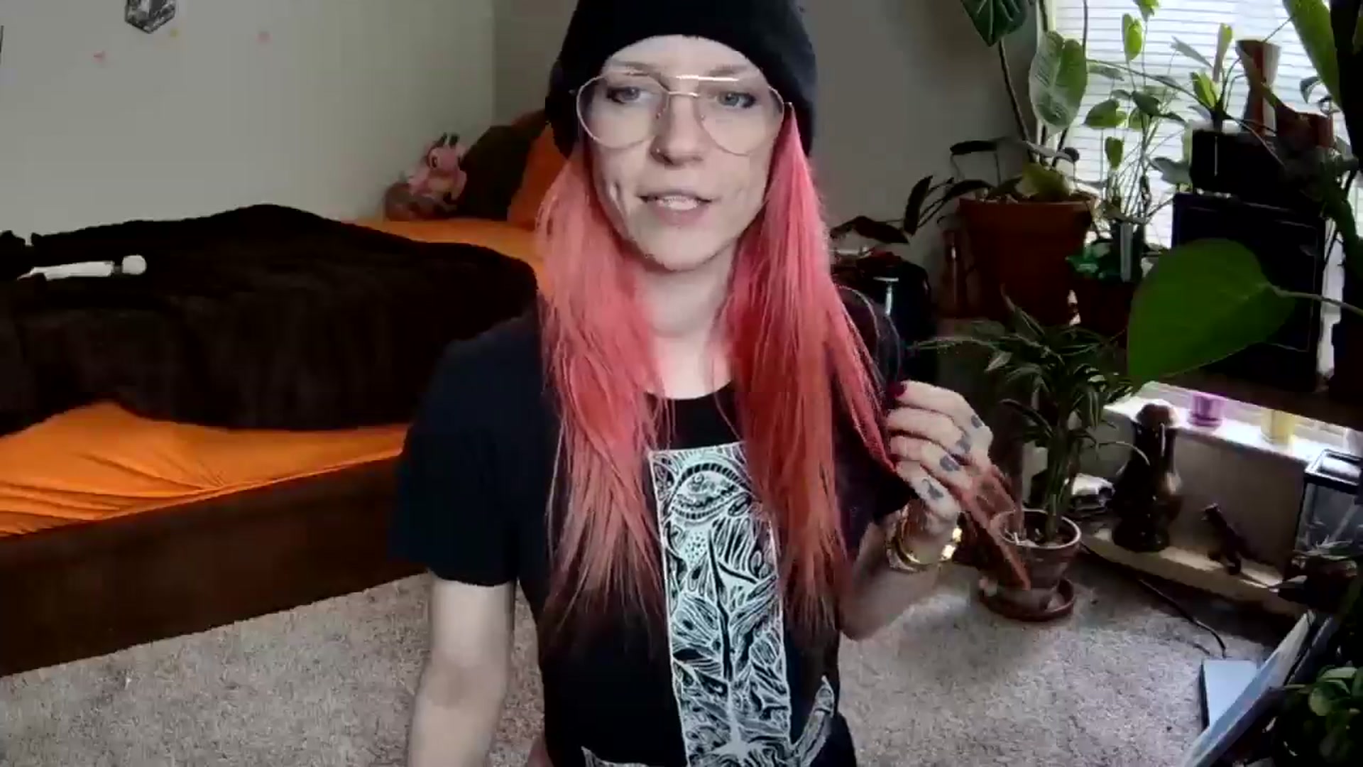 Gallery image thumbnail from JaneMantis's myfreecams stream on, 04/14/2025, 15:53 image 16 of 20