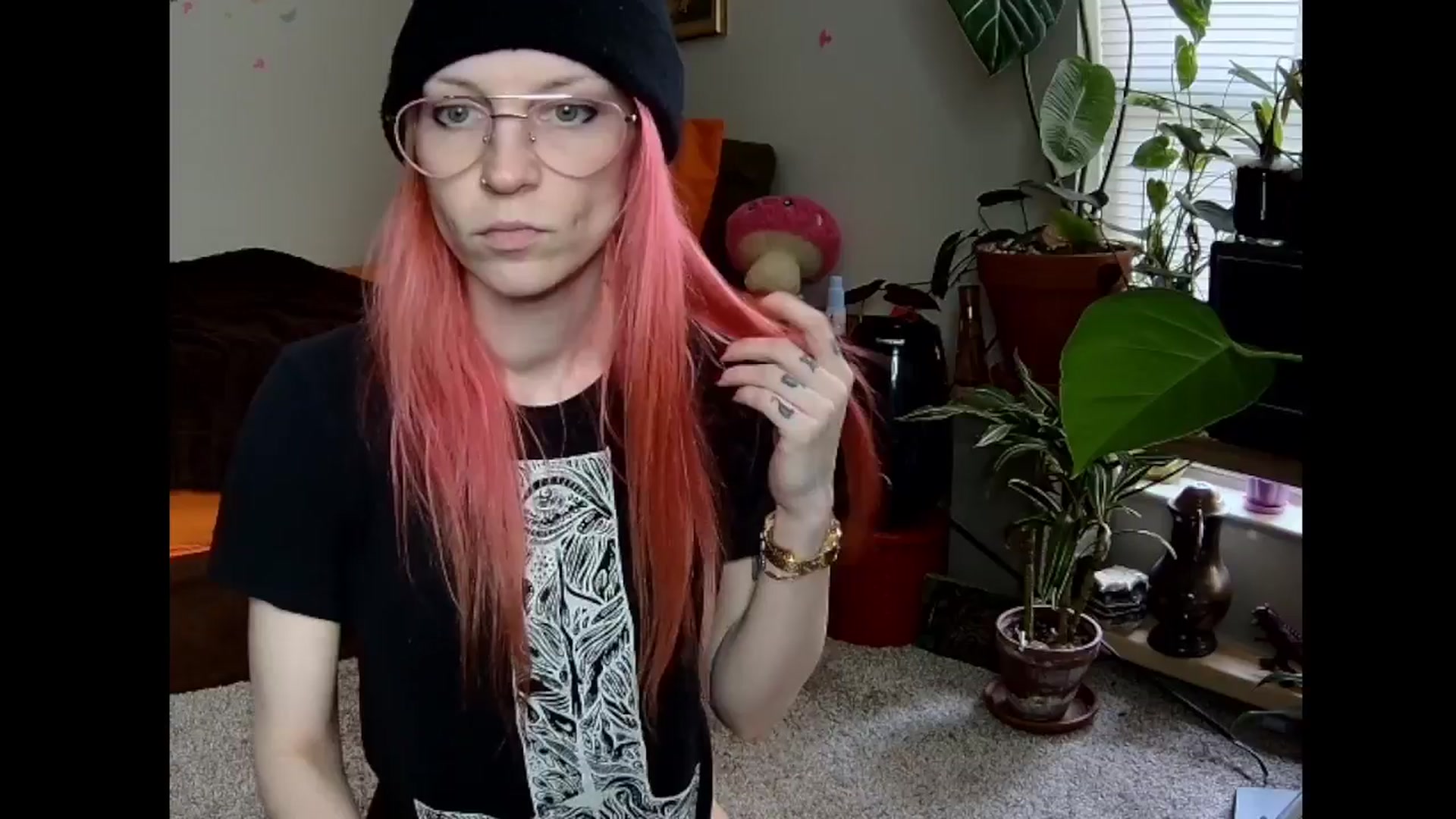 Gallery image thumbnail from JaneMantis's myfreecams stream on, 04/14/2025, 17:49 image 16 of 20
