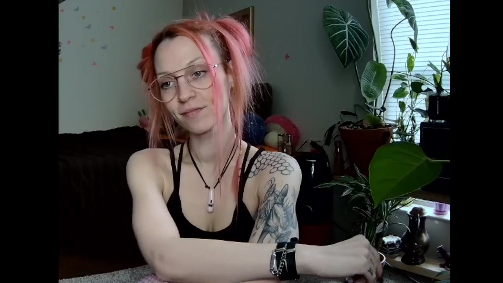 Gallery image thumbnail from JaneMantis's myfreecams stream on, 04/15/2025, 18:14 image 3 of 20