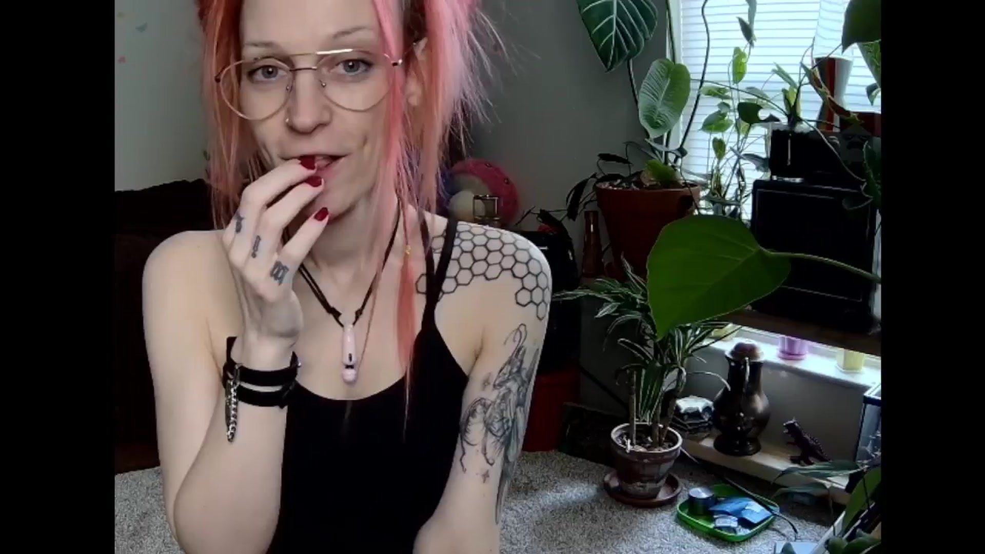 Gallery image thumbnail from JaneMantis's myfreecams stream on, 04/15/2025, 18:14 image 6 of 20