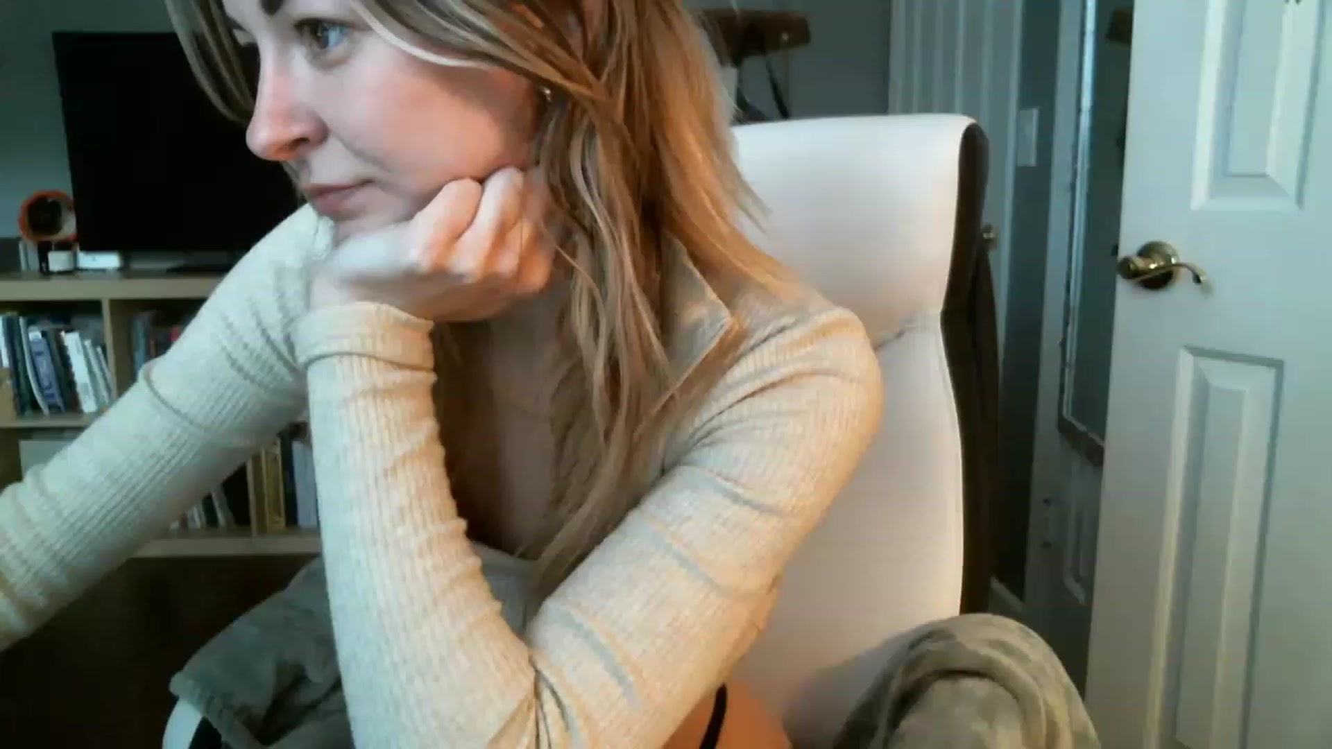 Gallery image thumbnail from JaneRiley_'s myfreecams stream on, 12/06/2022, 20:22 image 11 of 20