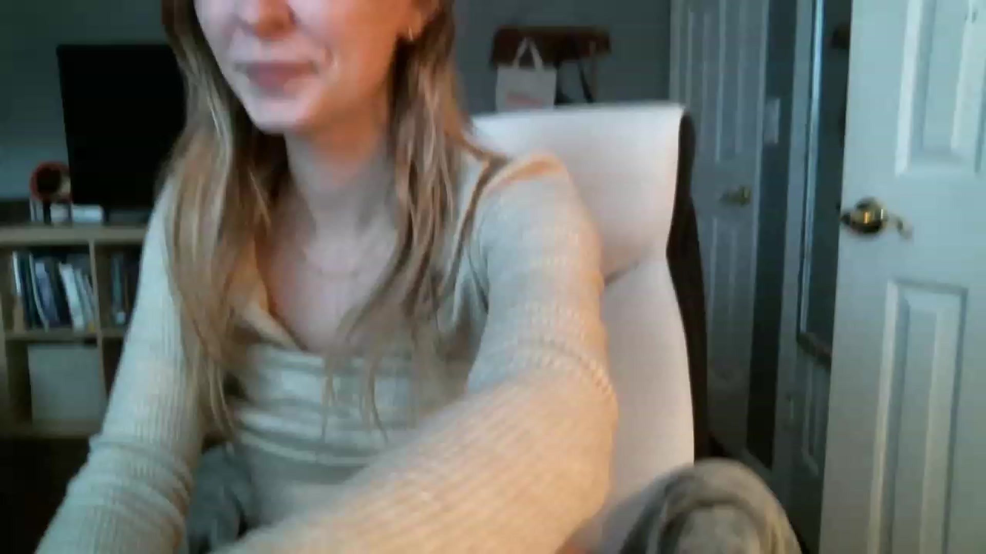 Gallery image thumbnail from JaneRiley_'s myfreecams stream on, 12/06/2022, 20:22 image 9 of 20