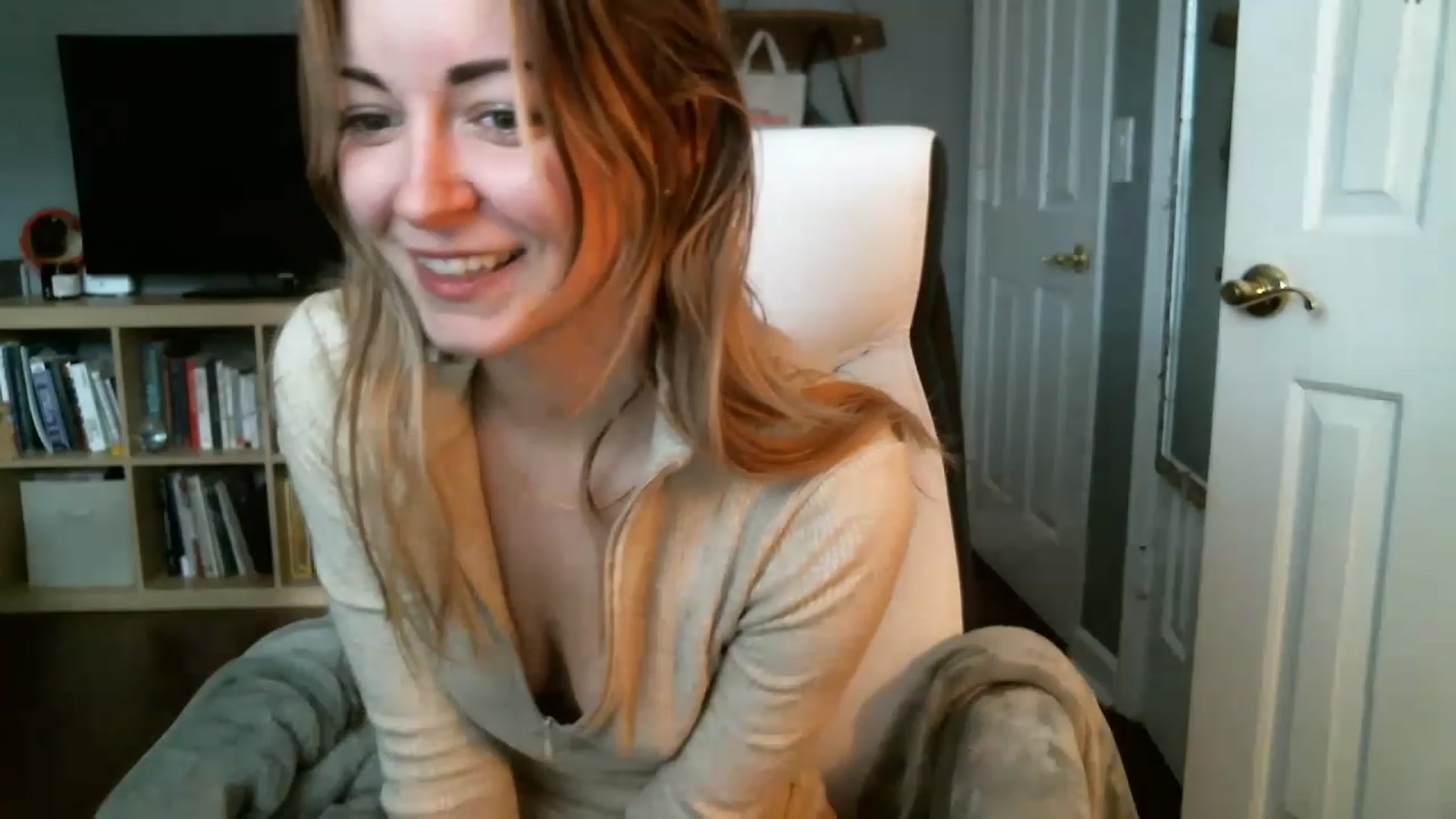 Gallery image thumbnail from JaneRiley_'s myfreecams stream on, 12/06/2022, 20:22 image 18 of 20