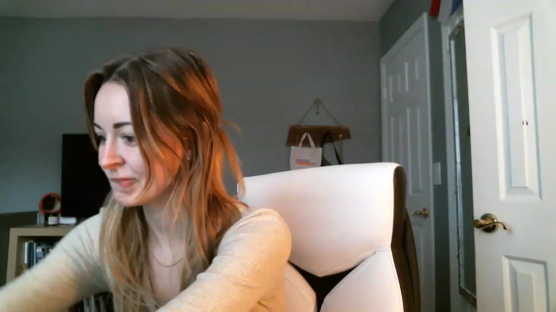 Gallery image thumbnail from JaneRiley_'s myfreecams stream on, 12/06/2022, 20:22 image 1 of 20