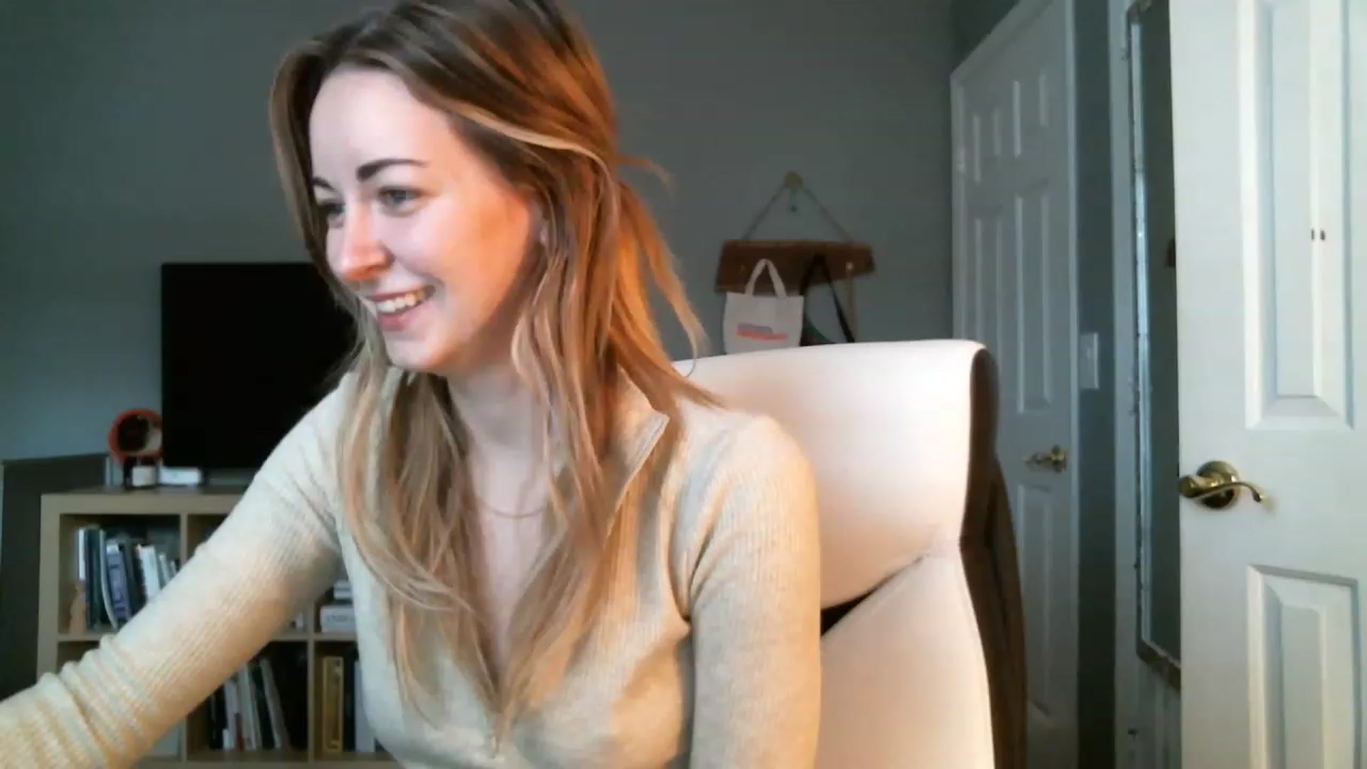 Gallery image thumbnail from JaneRiley_'s myfreecams stream on, 12/06/2022, 20:22 image 4 of 20