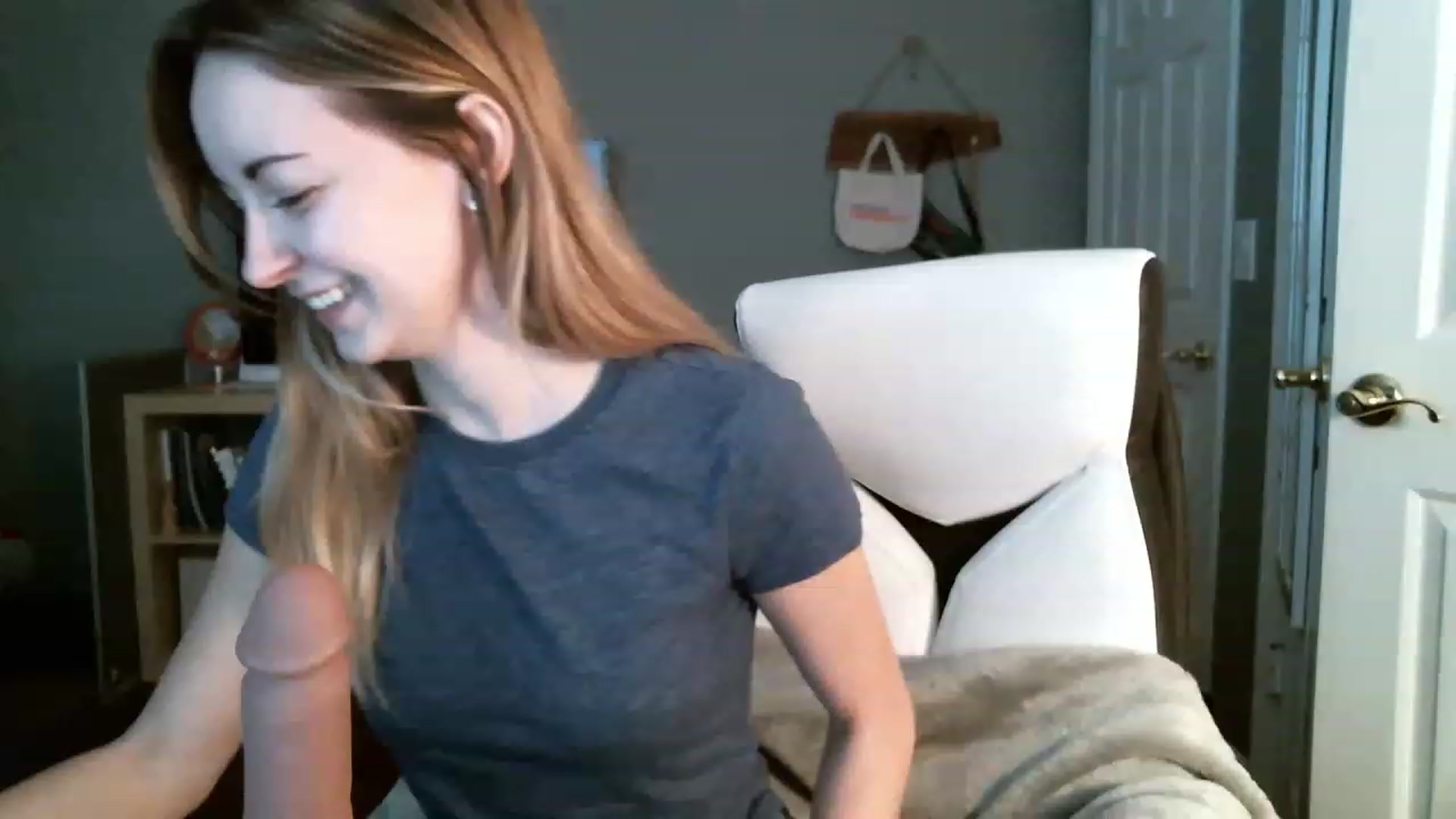 Gallery image thumbnail from JaneRiley_'s myfreecams stream on, 12/07/2022, 20:15 image 3 of 20