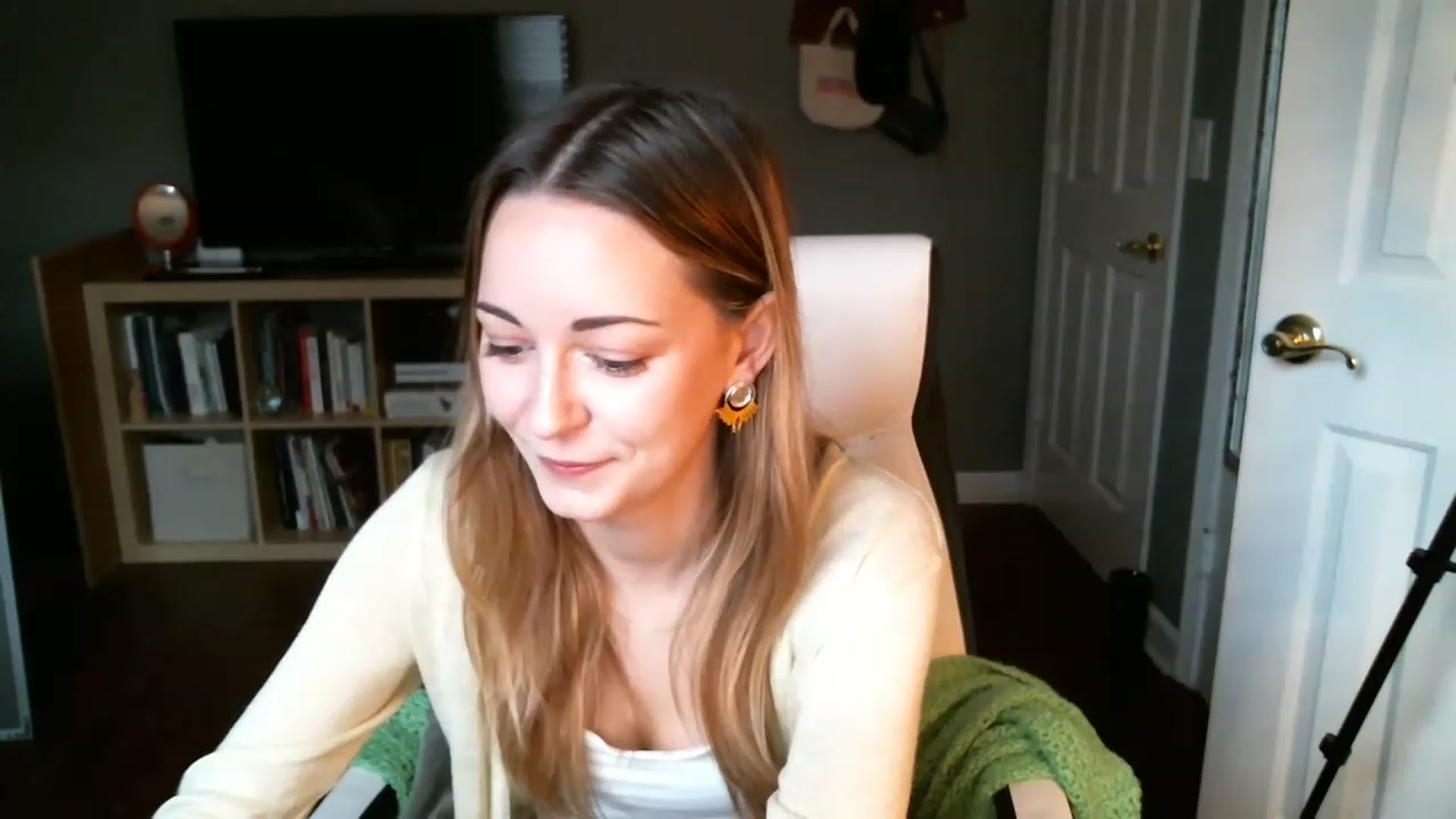 Gallery image thumbnail from JaneRiley_'s myfreecams stream on, 12/29/2022, 17:23 image 7 of 20