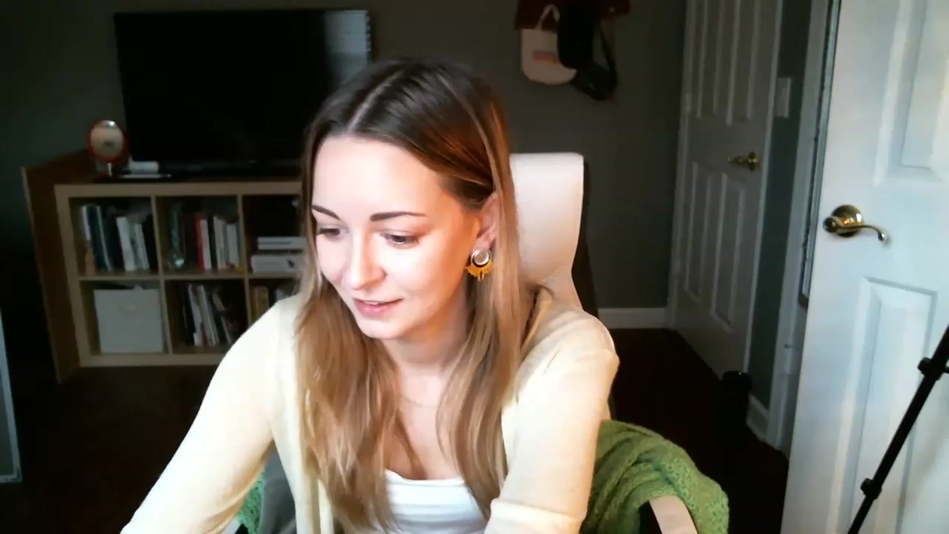 Gallery image thumbnail from JaneRiley_'s myfreecams stream on, 12/29/2022, 17:23 image 9 of 20