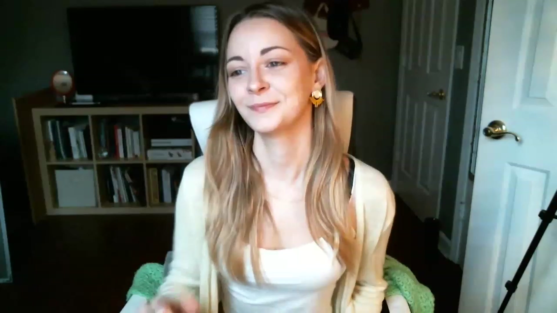 Gallery image thumbnail from JaneRiley_'s myfreecams stream on, 12/29/2022, 17:23 image 3 of 20
