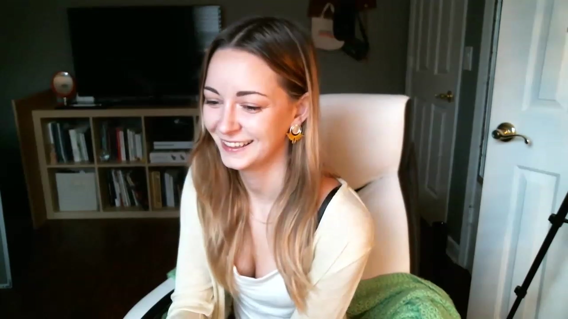Gallery image thumbnail from JaneRiley_'s myfreecams stream on, 12/29/2022, 17:23 image 4 of 20