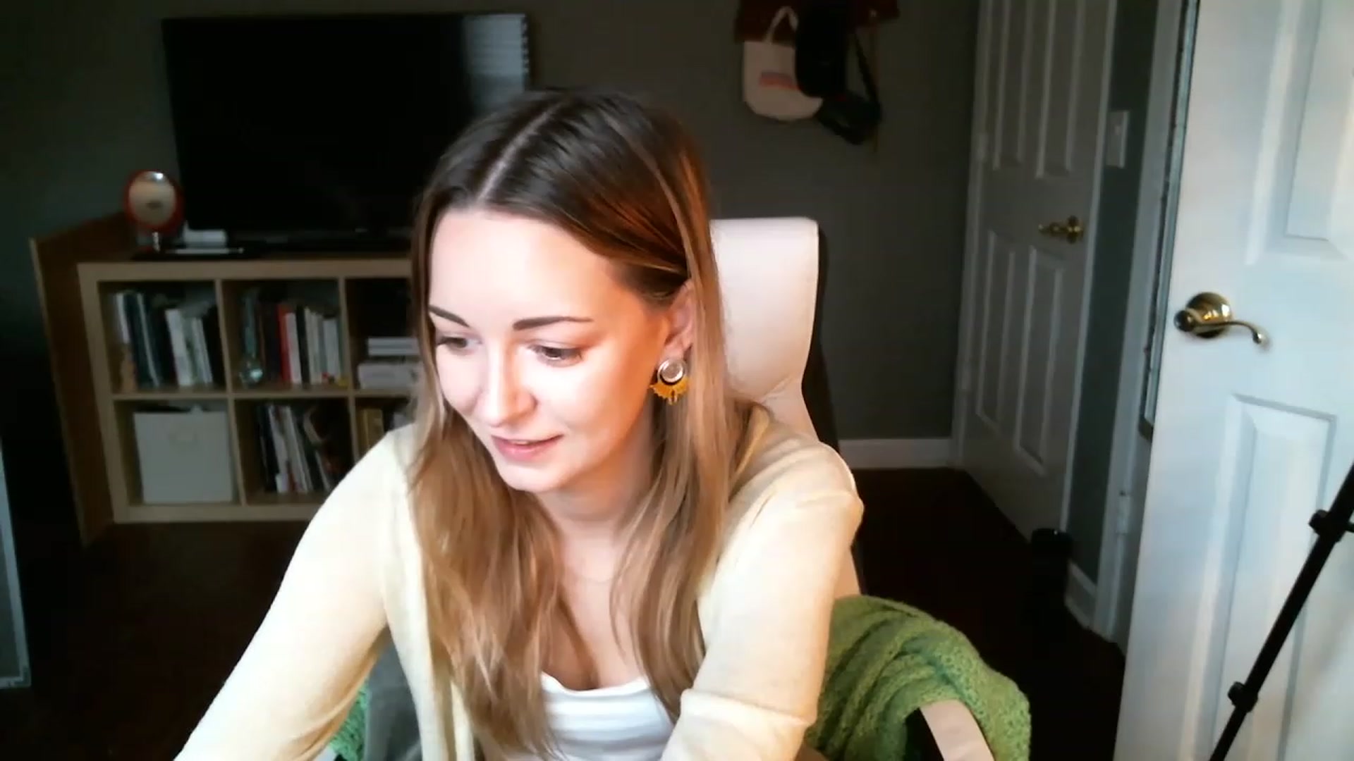 Gallery image thumbnail from JaneRiley_'s myfreecams stream on, 12/29/2022, 17:23 image 10 of 20