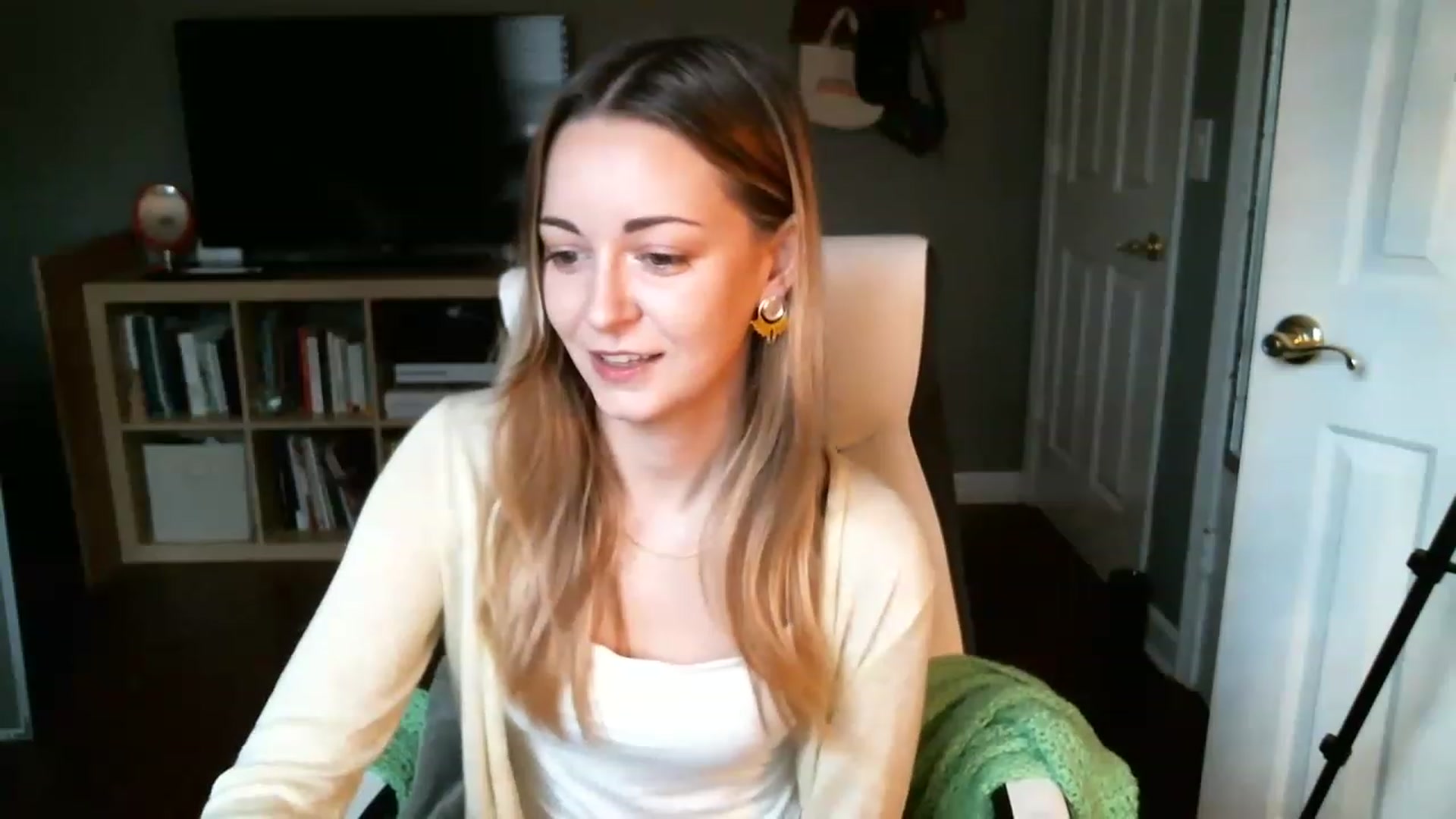 Gallery image thumbnail from JaneRiley_'s myfreecams stream on, 12/29/2022, 17:23 image 8 of 20