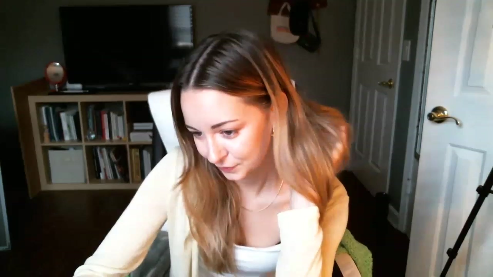 Gallery image thumbnail from JaneRiley_'s myfreecams stream on, 12/29/2022, 17:23 image 12 of 20