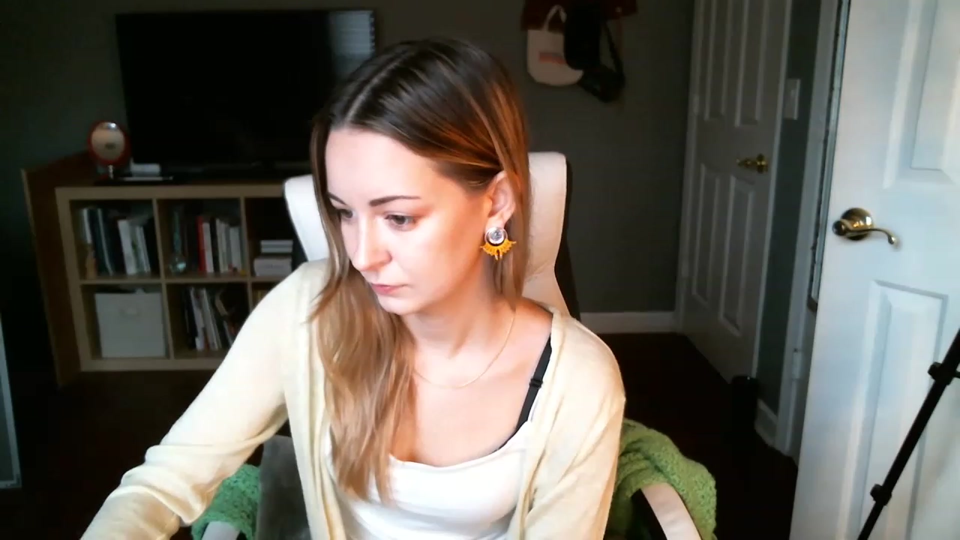 Gallery image thumbnail from JaneRiley_'s myfreecams stream on, 12/29/2022, 17:23 image 1 of 20