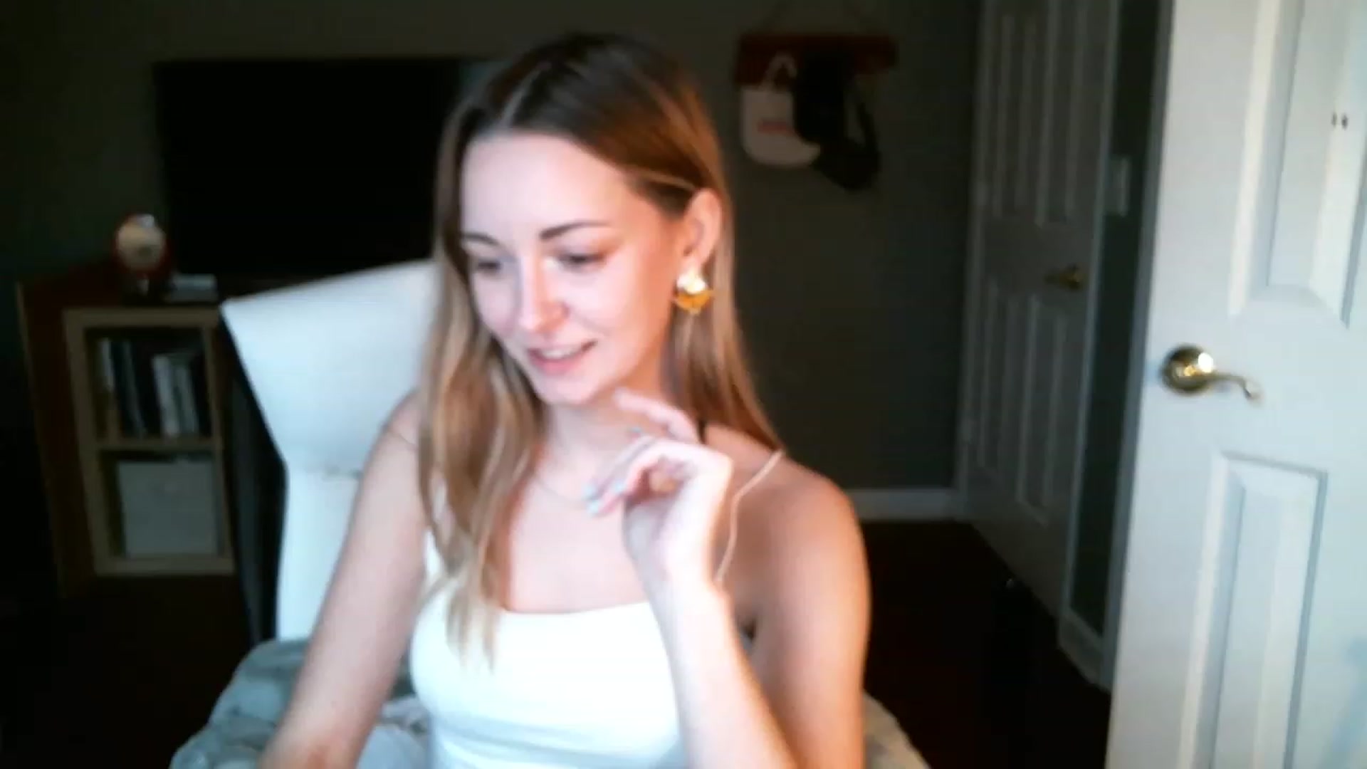Gallery image thumbnail from JaneRiley_'s myfreecams stream on, 12/29/2022, 20:09 image 5 of 20