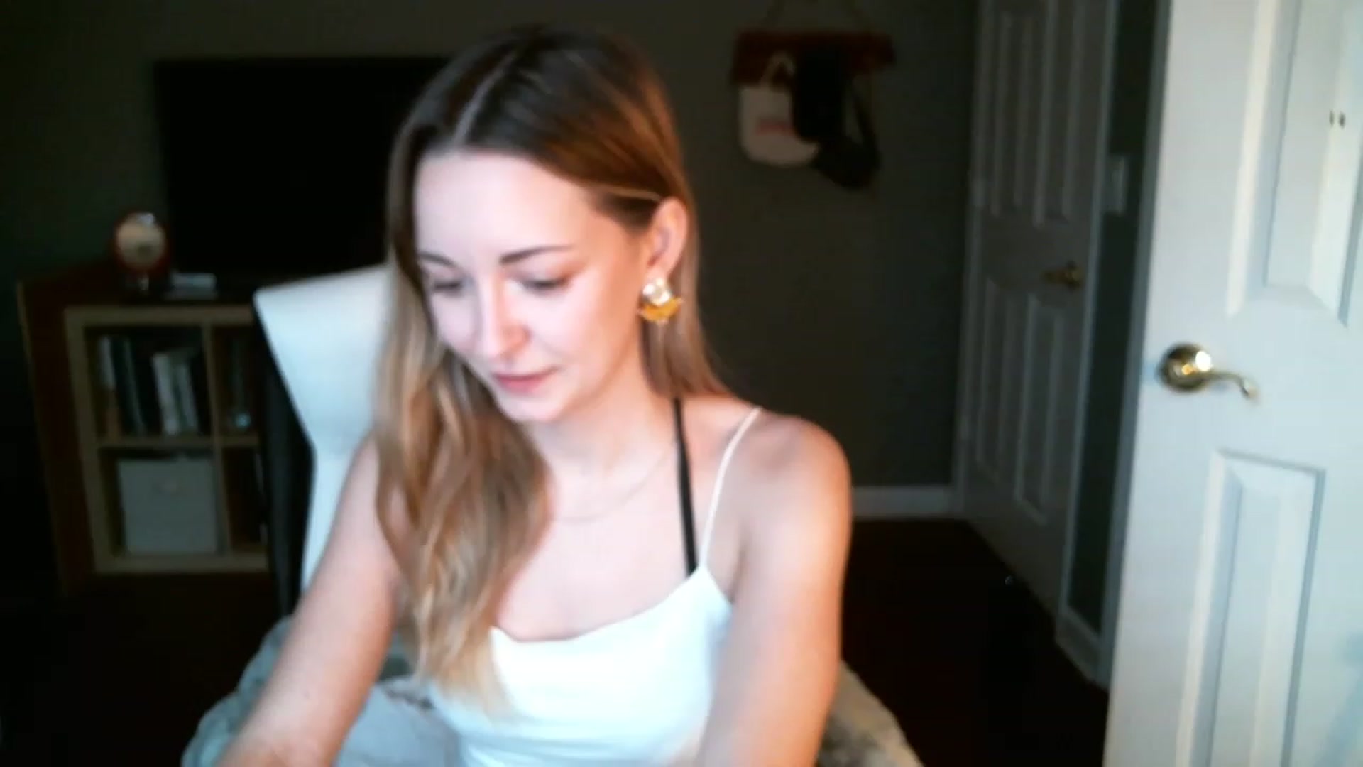 Gallery image thumbnail from JaneRiley_'s myfreecams stream on, 12/29/2022, 20:09 image 4 of 20