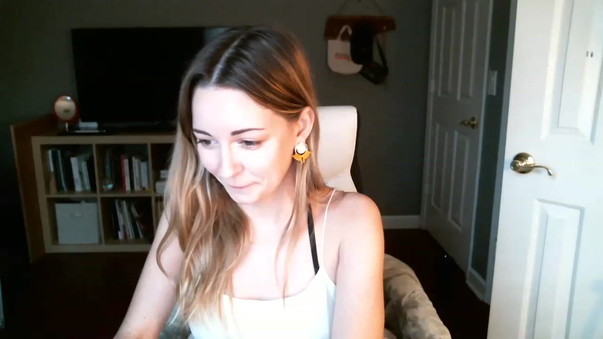 Gallery image thumbnail from JaneRiley_'s myfreecams stream on, 12/29/2022, 20:09 image 2 of 20