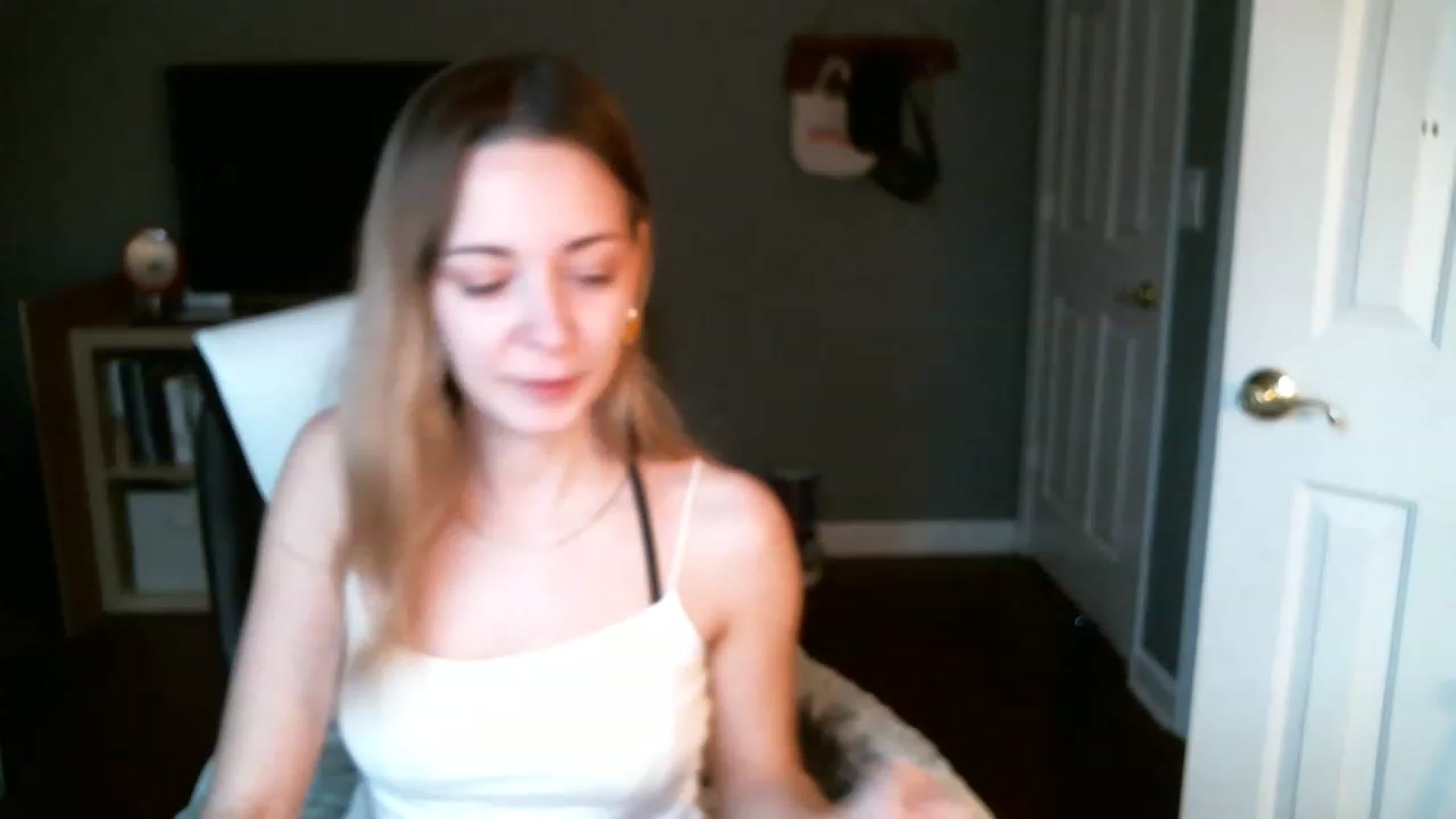 Gallery image thumbnail from JaneRiley_'s myfreecams stream on, 12/29/2022, 20:09 image 6 of 20