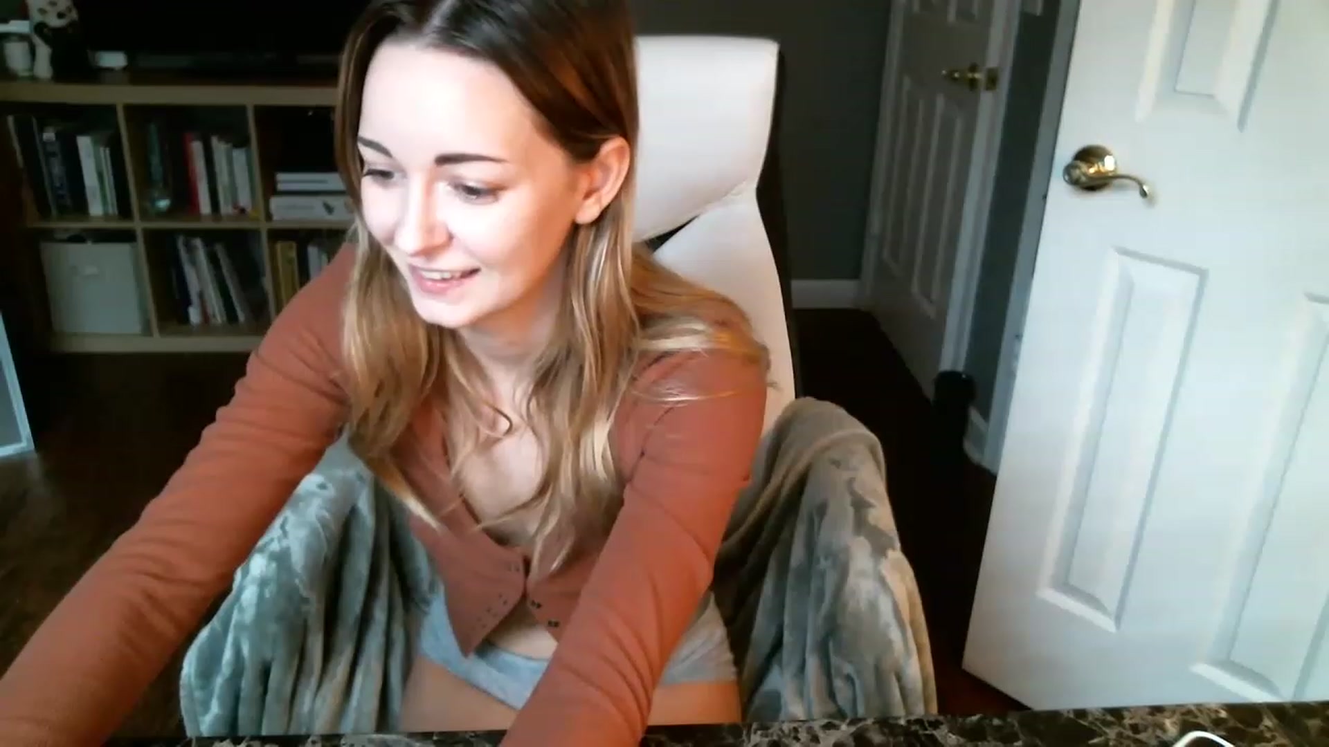 Gallery image thumbnail from JaneRiley_'s myfreecams stream on, 01/12/2023, 19:21 image 13 of 20