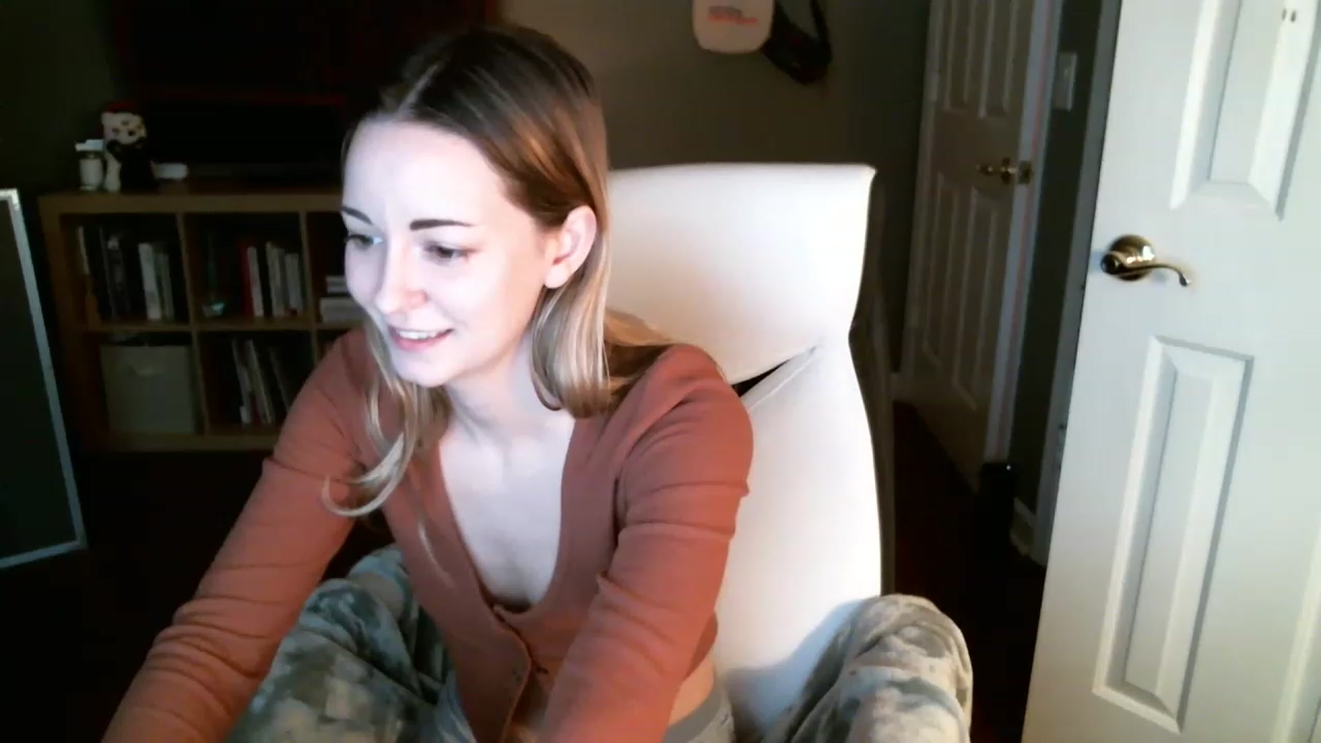 Gallery image thumbnail from JaneRiley_'s myfreecams stream on, 01/12/2023, 19:42 image 7 of 20