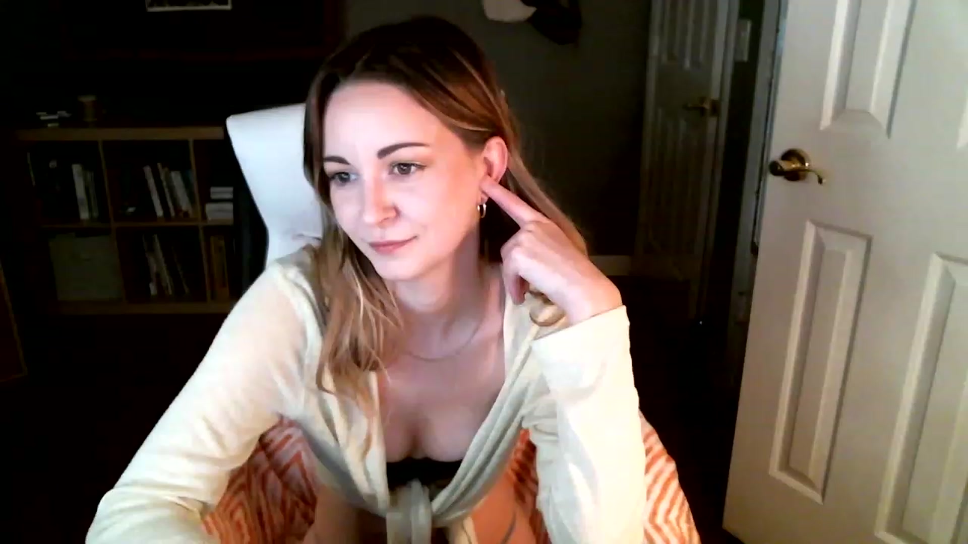 Gallery image thumbnail from JaneRiley_'s myfreecams stream on, 01/18/2023, 23:09 image 3 of 20