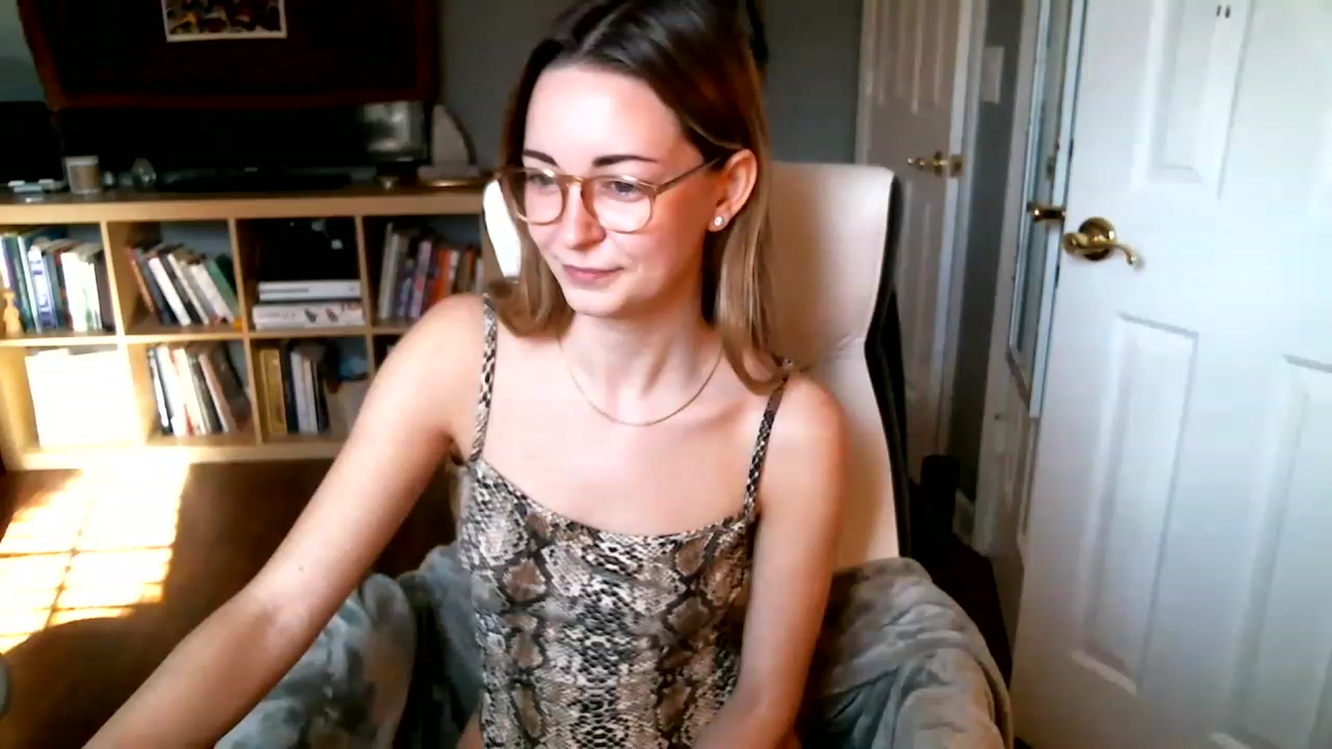 Gallery image thumbnail from JaneRiley_'s myfreecams stream on, 01/19/2023, 19:45 image 17 of 20