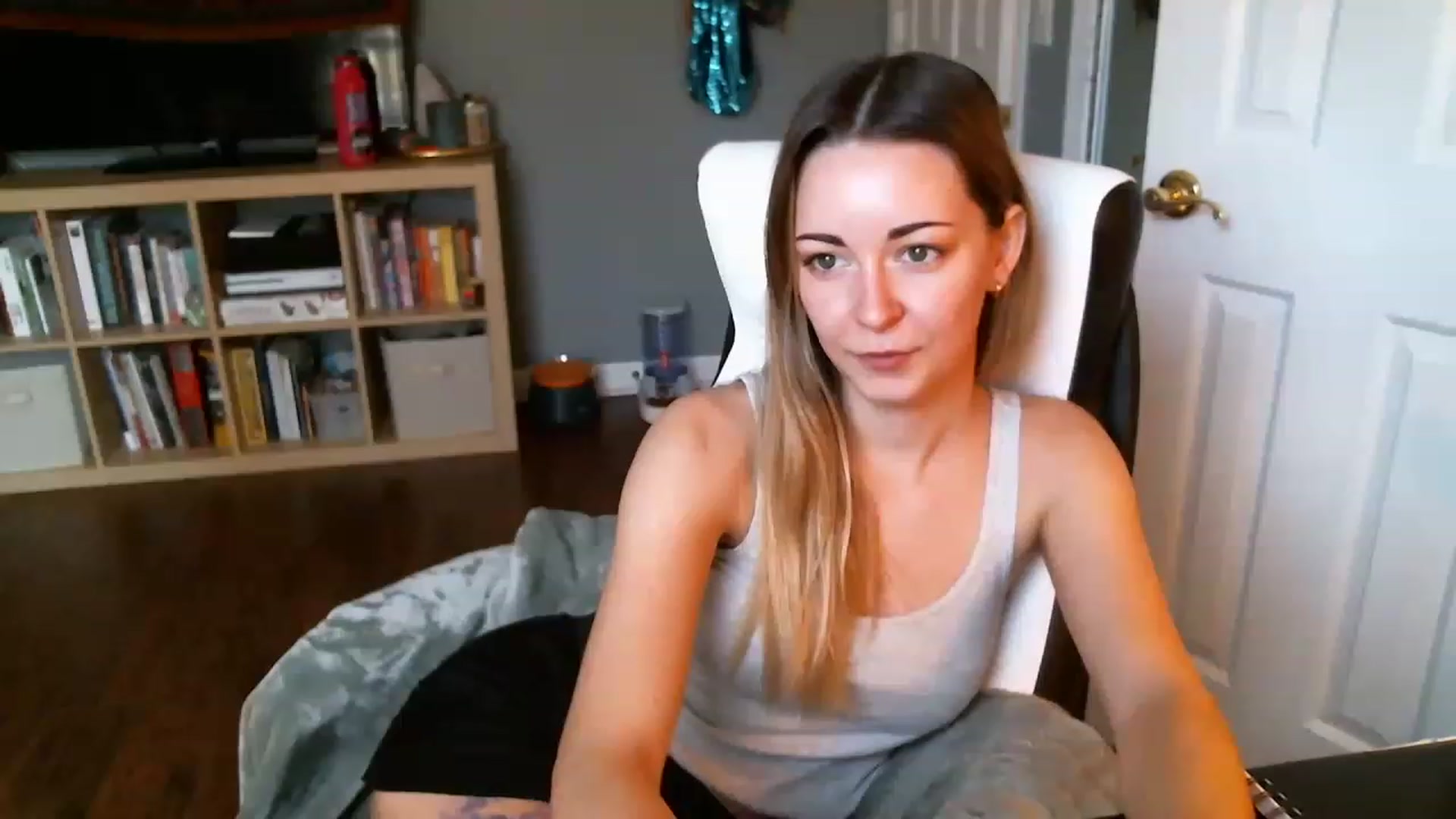 Gallery image thumbnail from JaneRiley_'s myfreecams stream on, 02/28/2023, 19:14 image 8 of 20