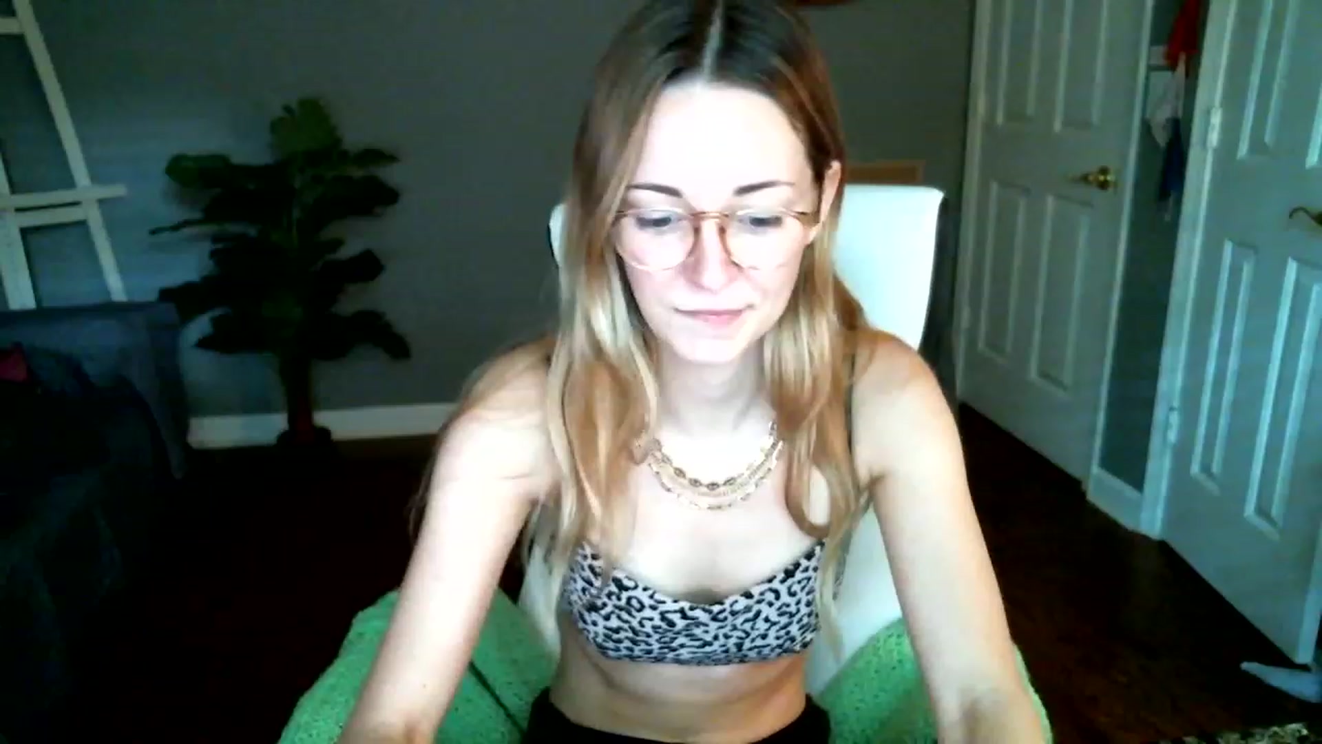 Gallery image thumbnail from JaneRiley_'s myfreecams stream on, 06/22/2023, 18:17 image 6 of 20