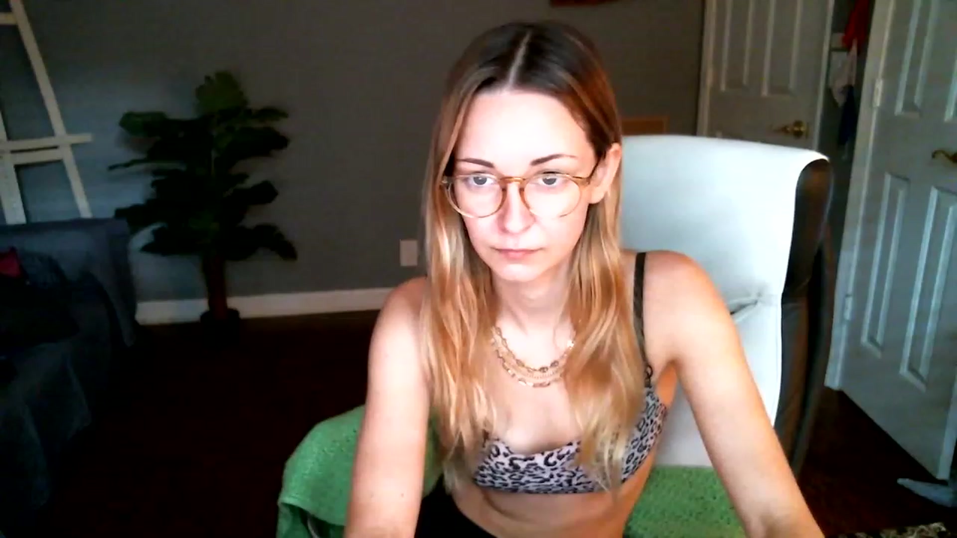 Gallery image thumbnail from JaneRiley_'s myfreecams stream on, 06/22/2023, 18:17 image 1 of 20