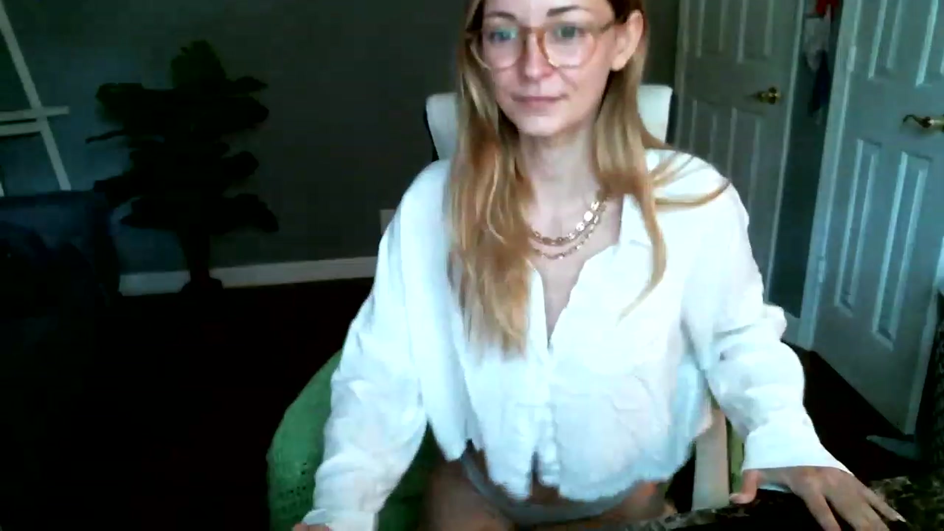 Gallery image thumbnail from JaneRiley_'s myfreecams stream on, 06/22/2023, 18:17 image 13 of 20