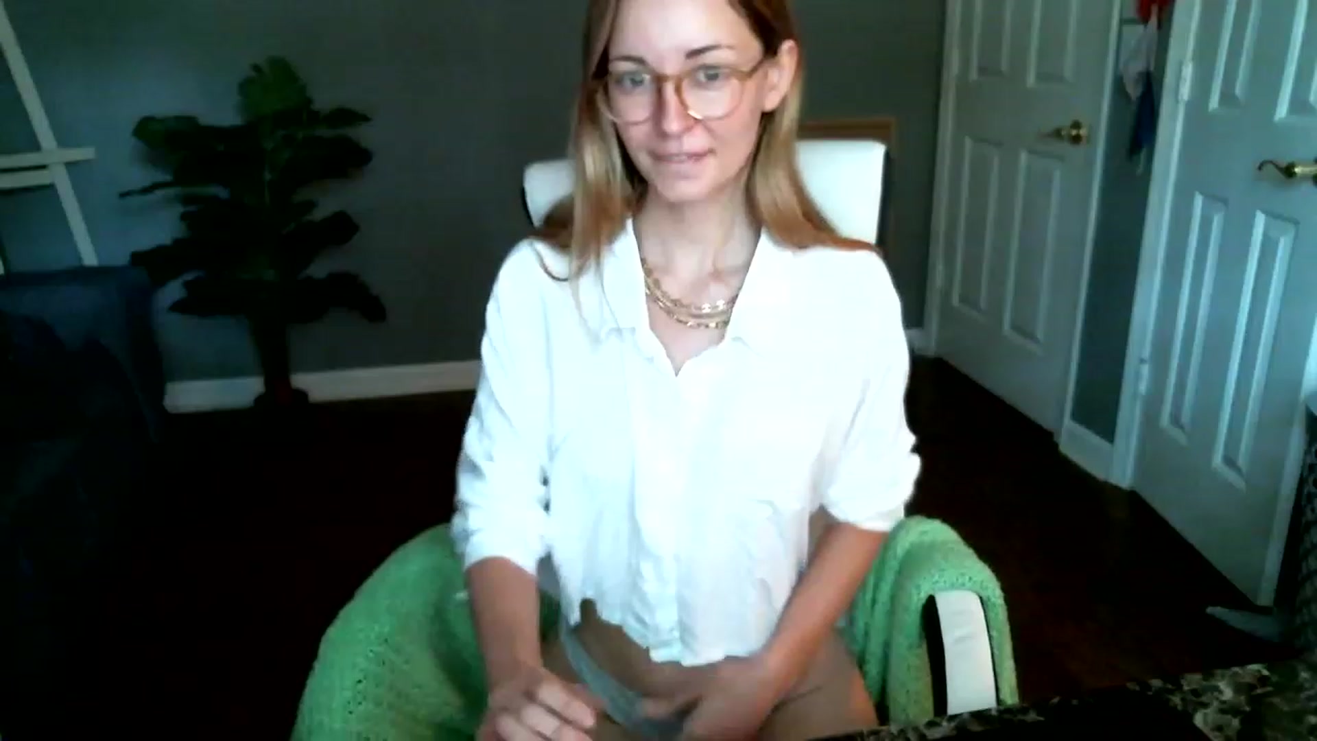 Gallery image thumbnail from JaneRiley_'s myfreecams stream on, 06/22/2023, 18:17 image 10 of 20